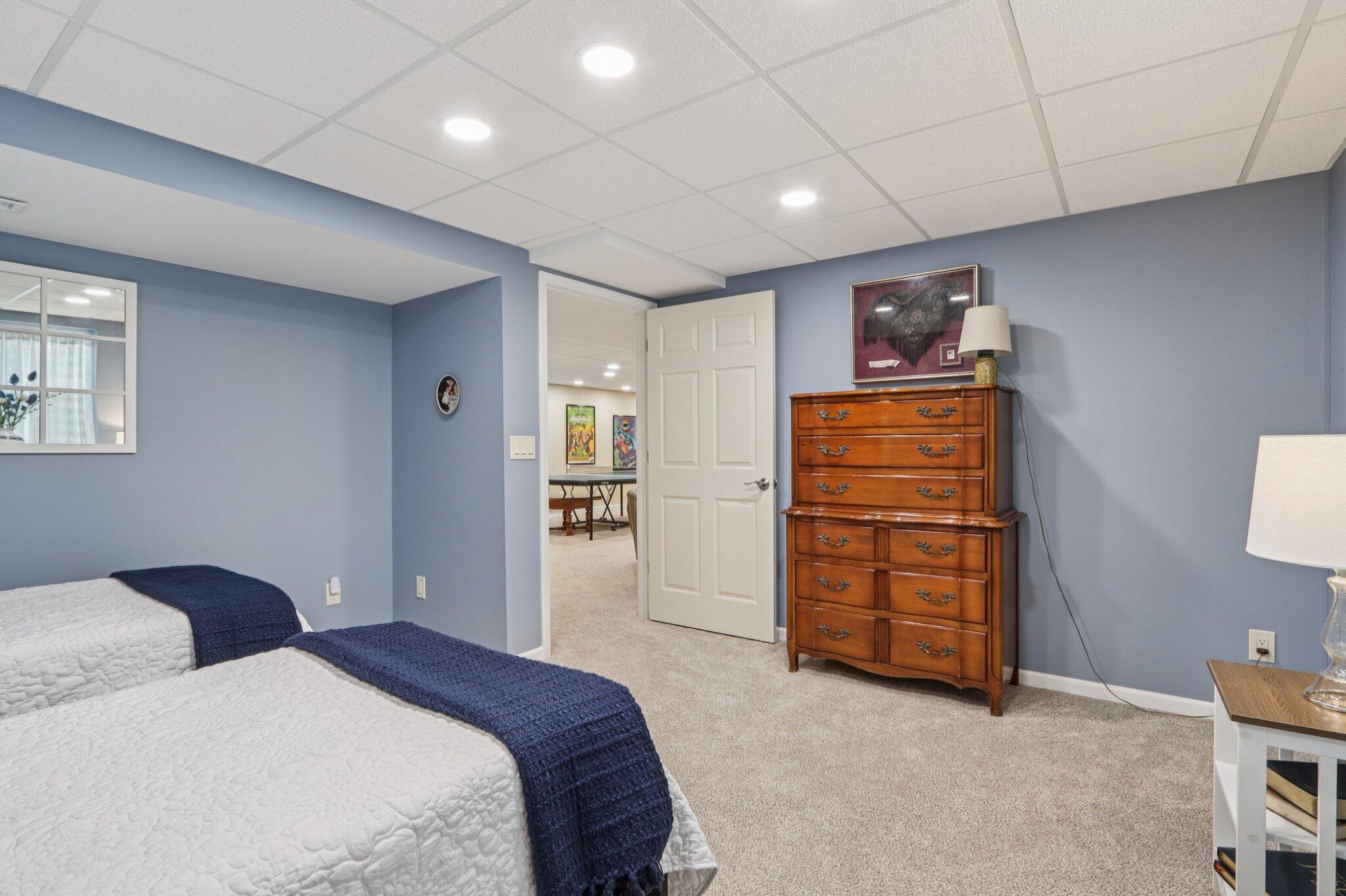 656 Baker St