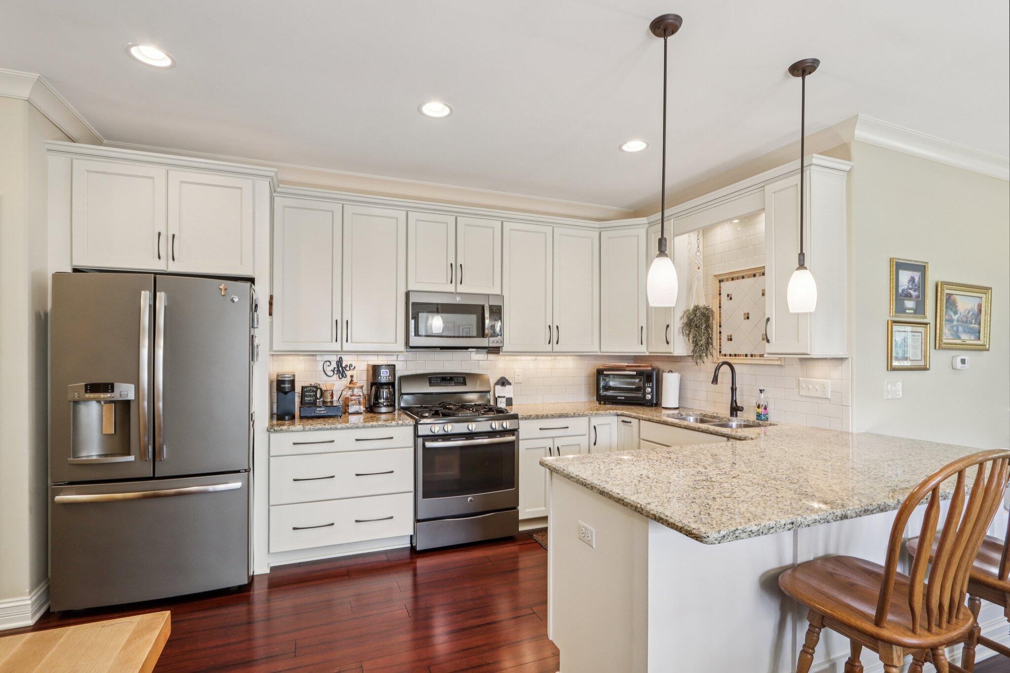 656 Baker St