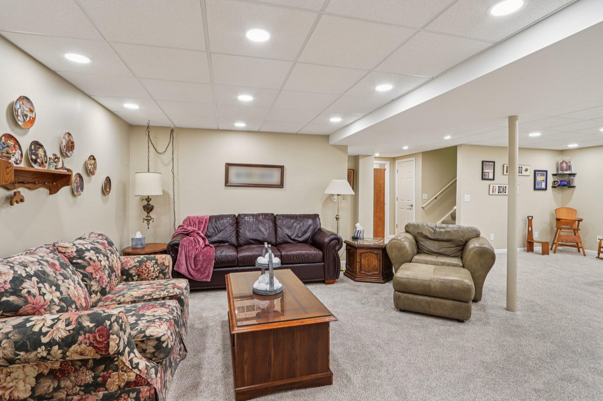 656 Baker St