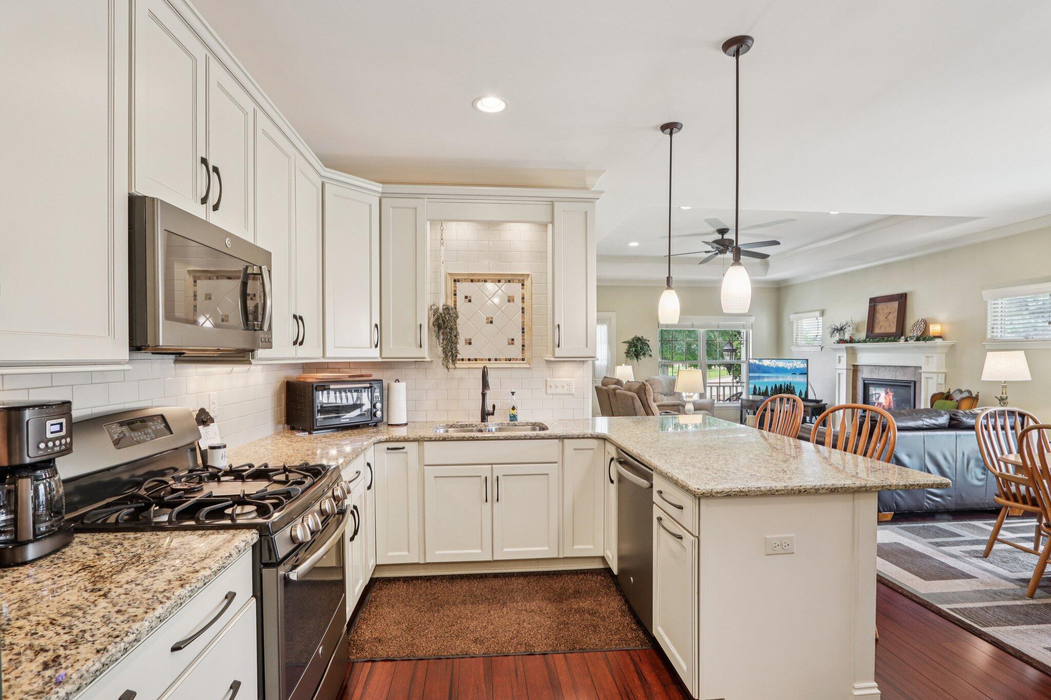 656 Baker St
