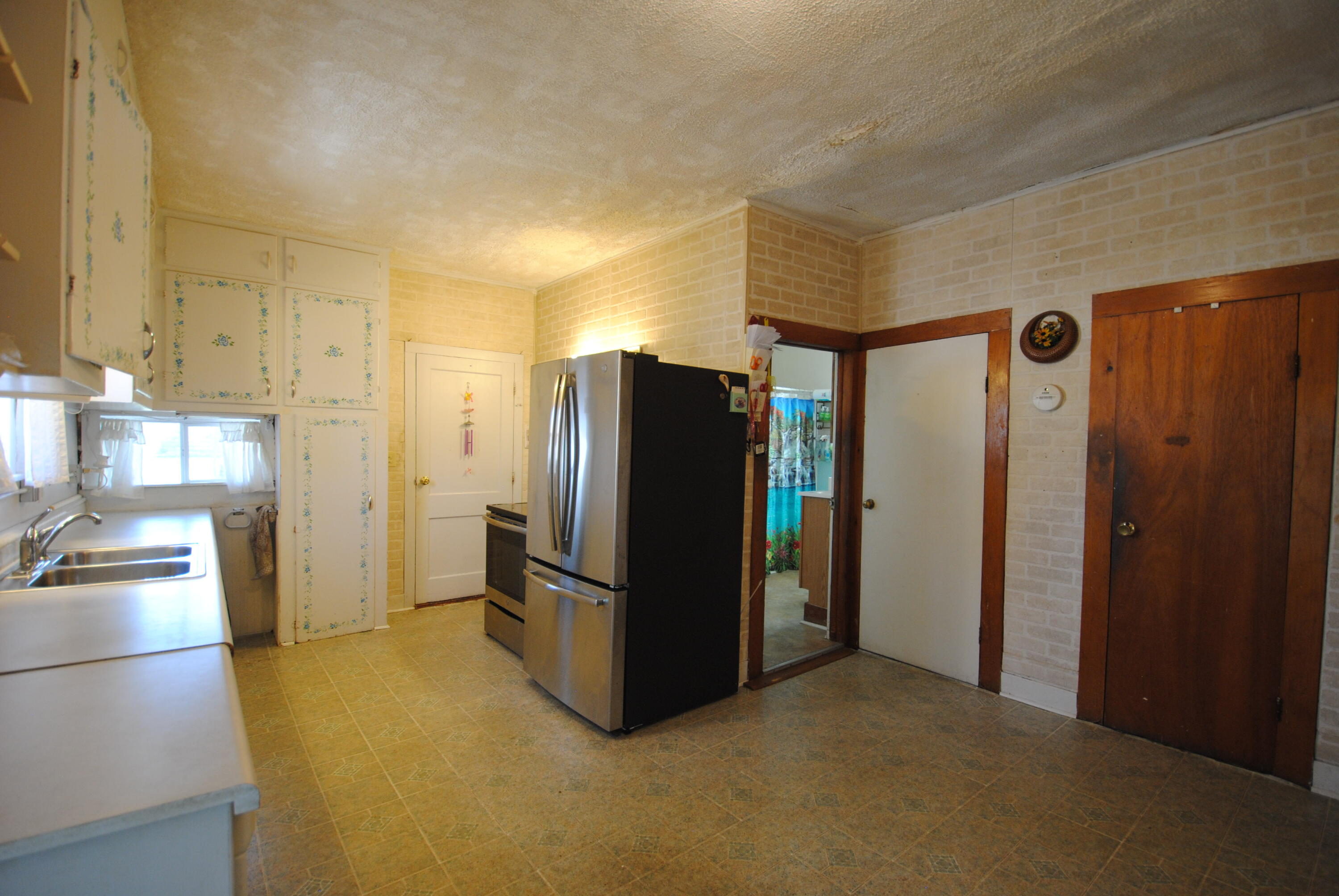 457 W Ann St