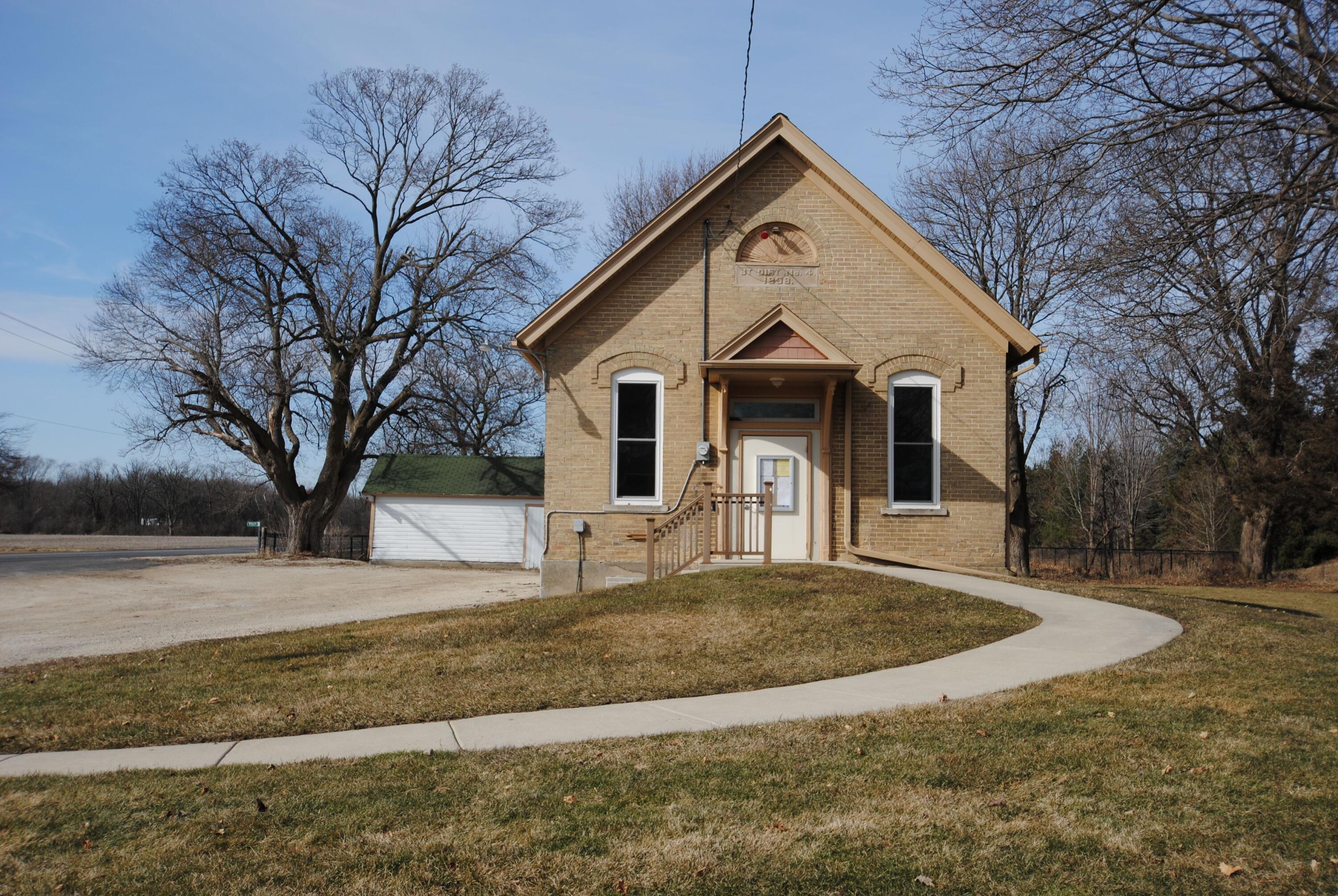 W4614 Potter Rd
