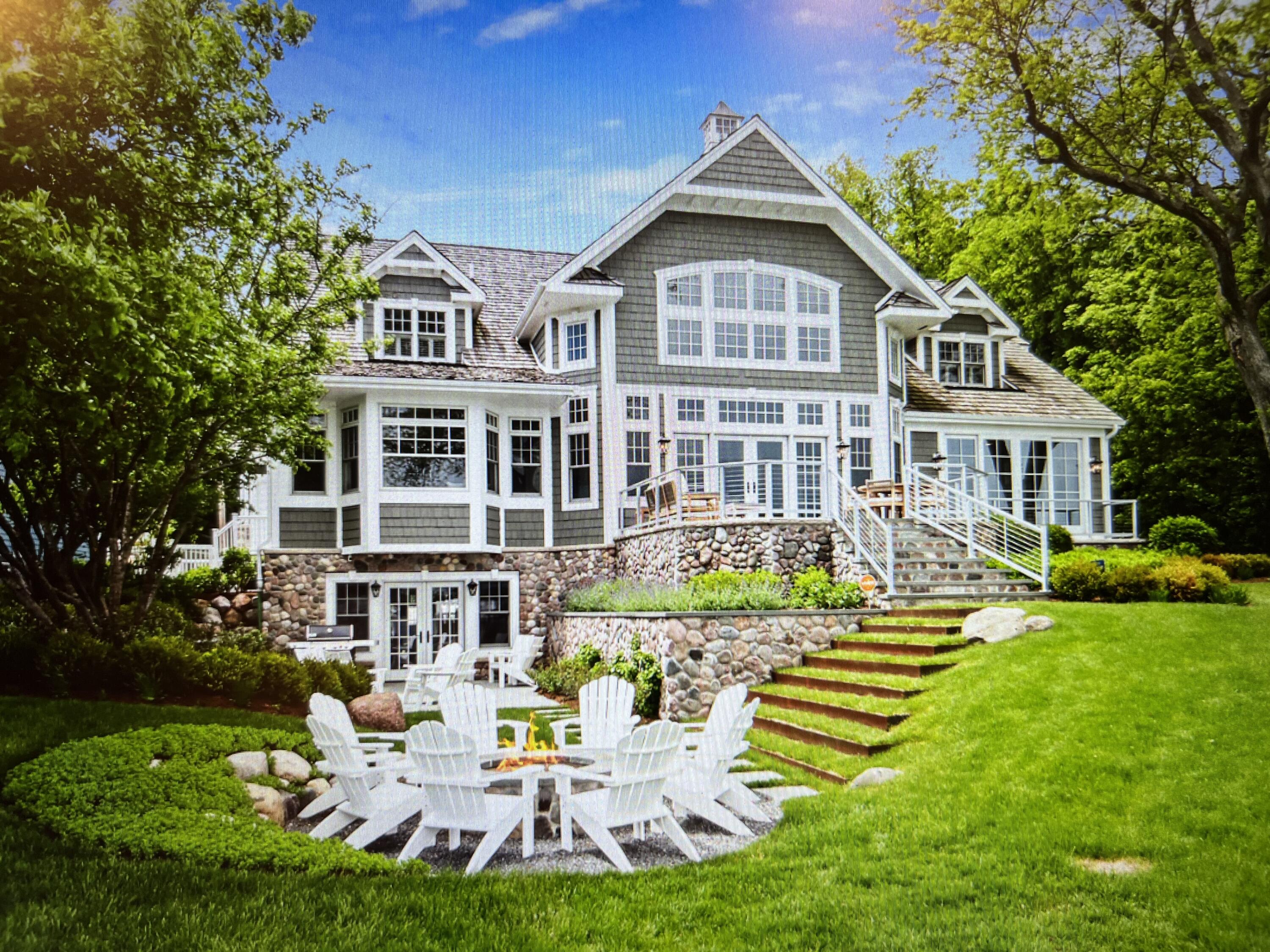 831 Bayview Dr