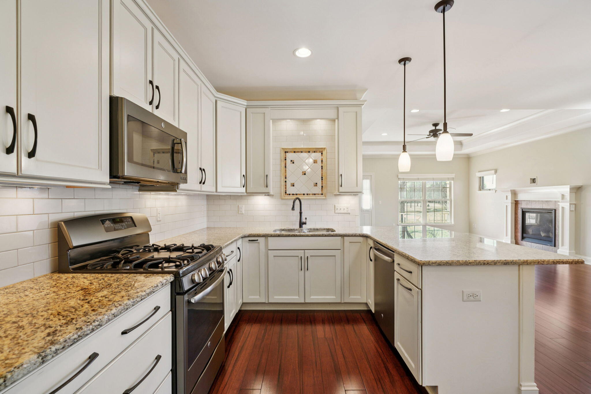 656 Baker St