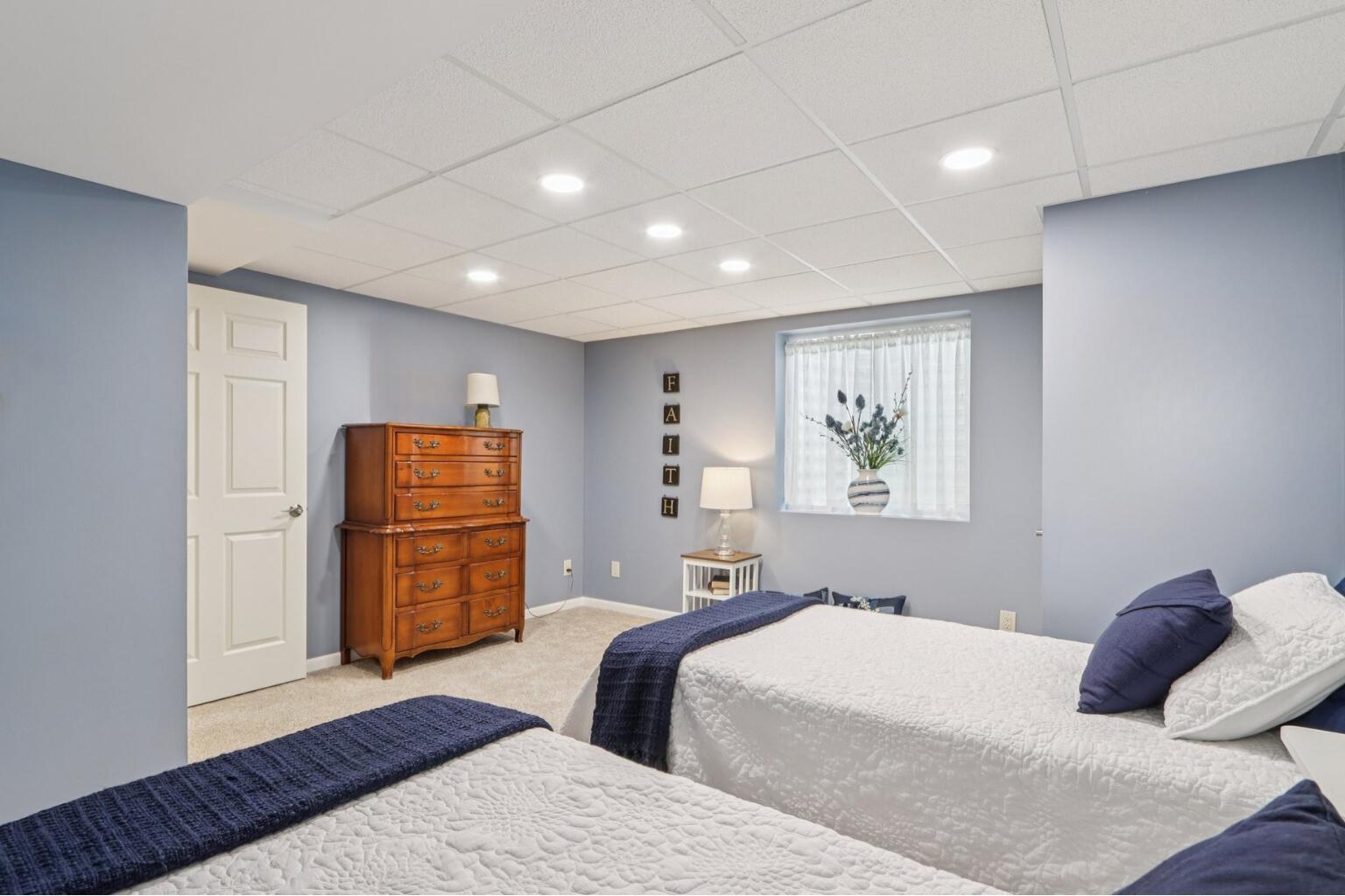 656 Baker St