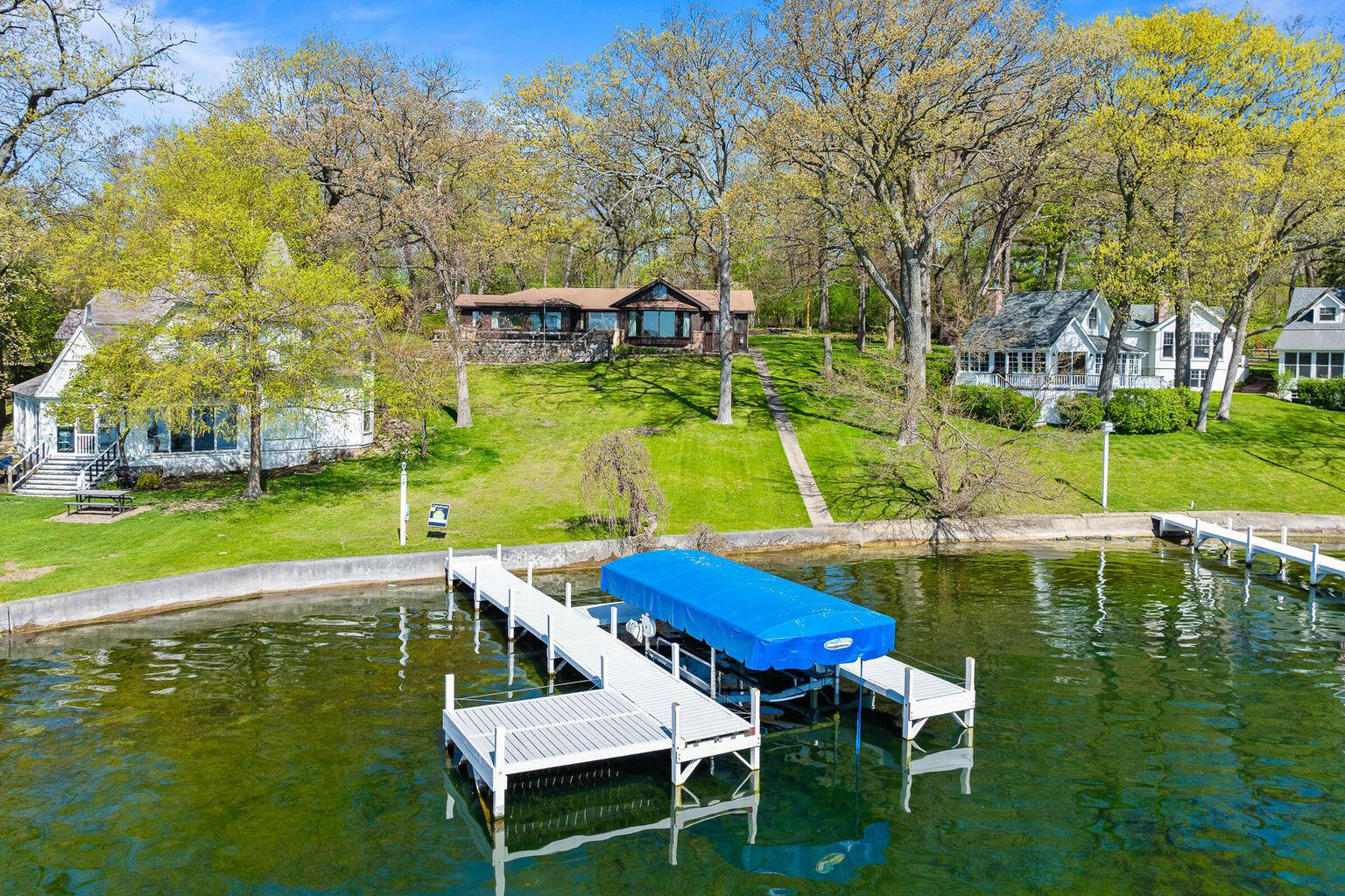 2572 North Shore Dr