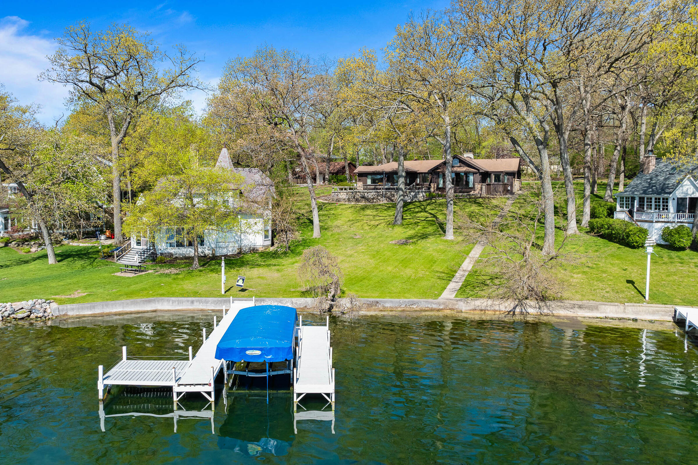 2572 North Shore Dr