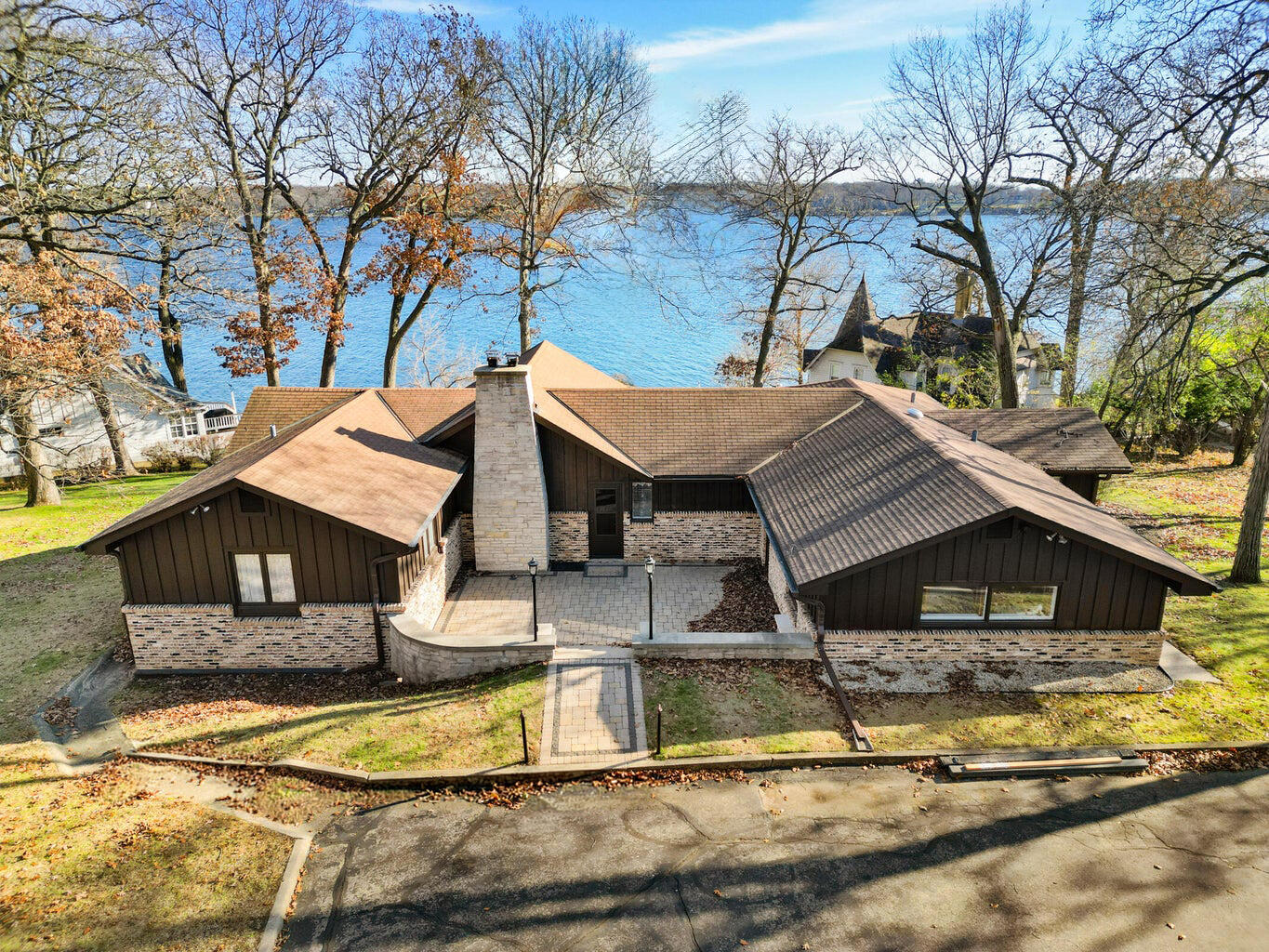 2572 North Shore Dr