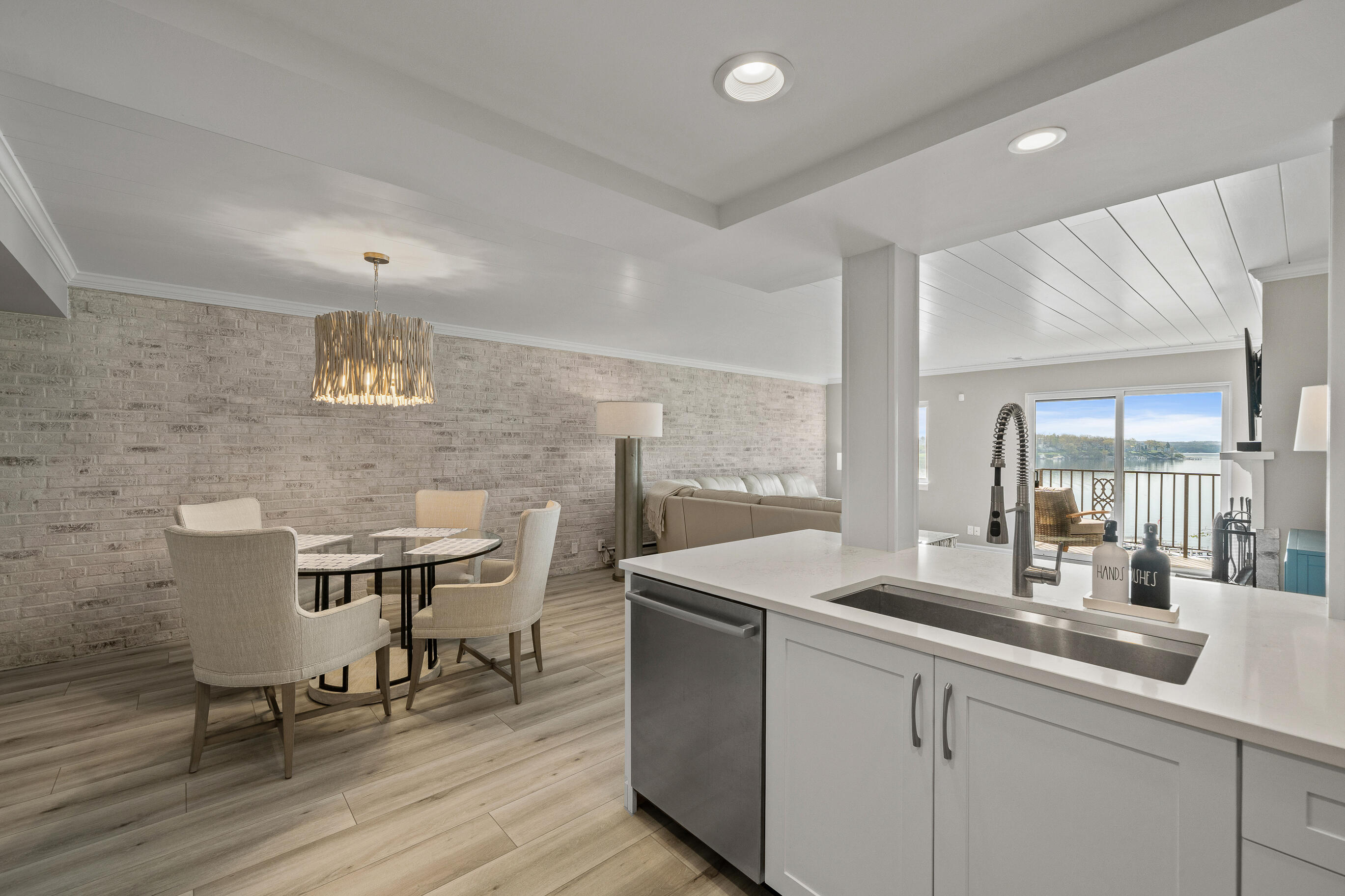 9 S Walworth Ave Unit: 603