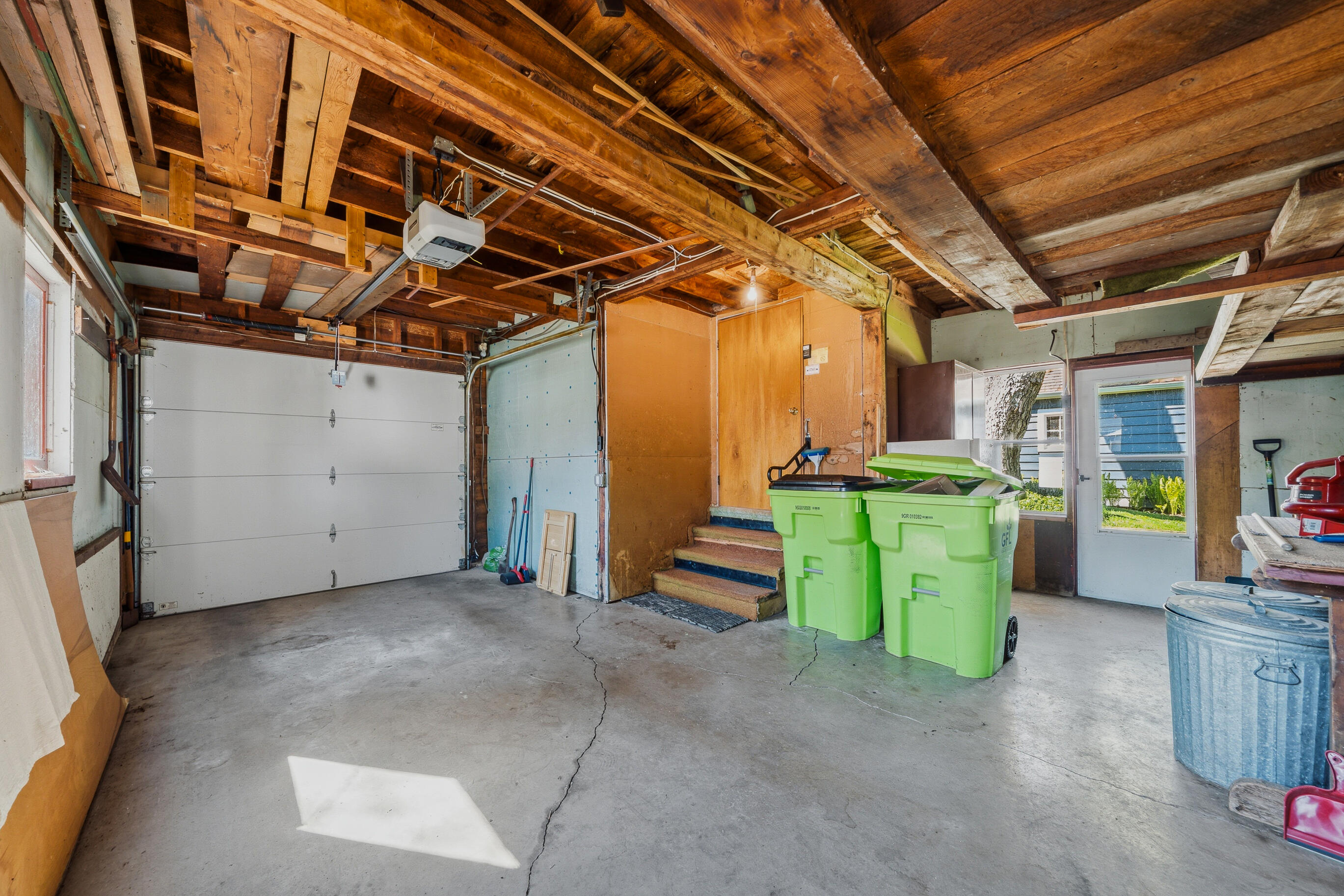 1205 Barnes St