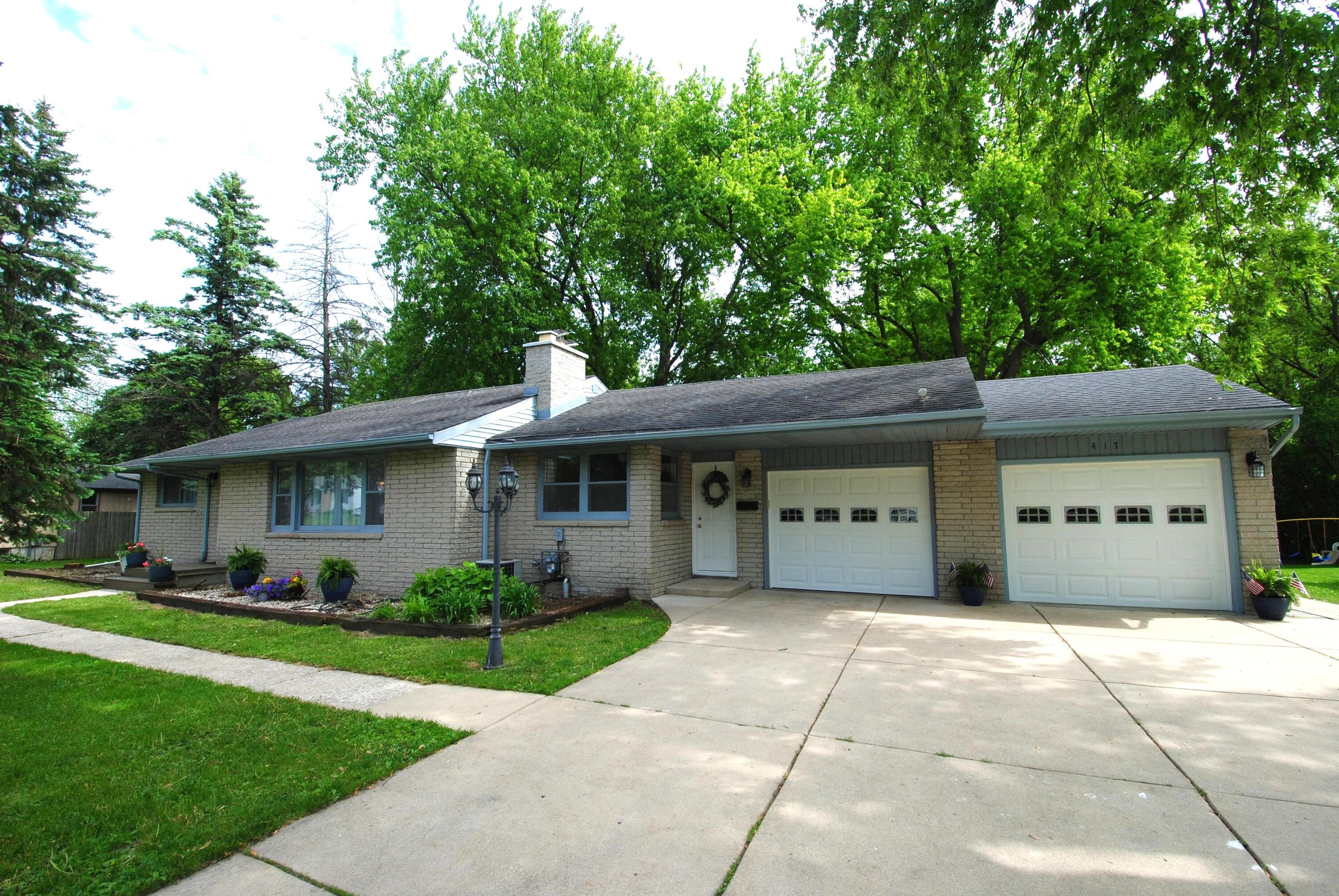 417 W Geneva St