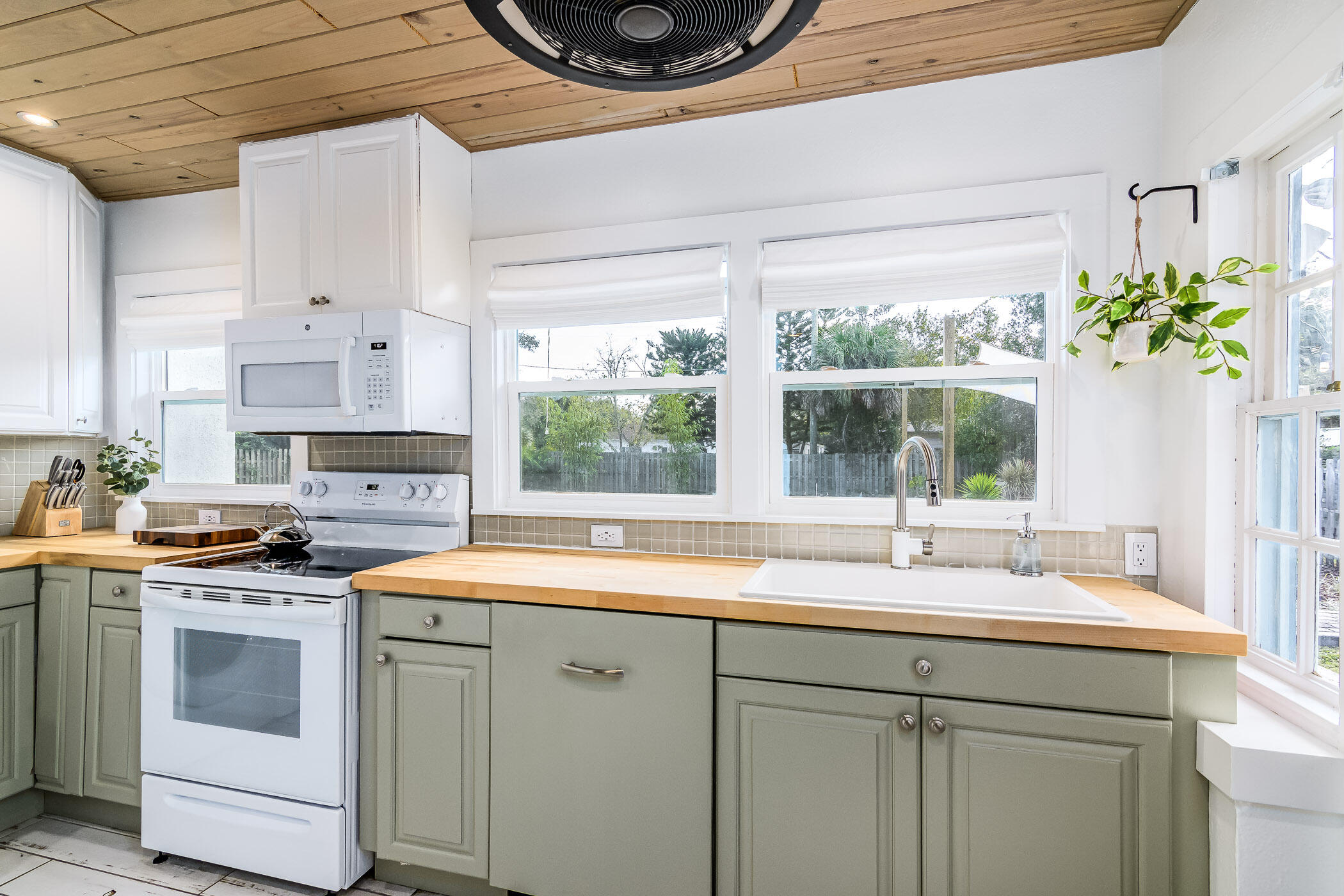 109 W New Haven Avenue, Suite B