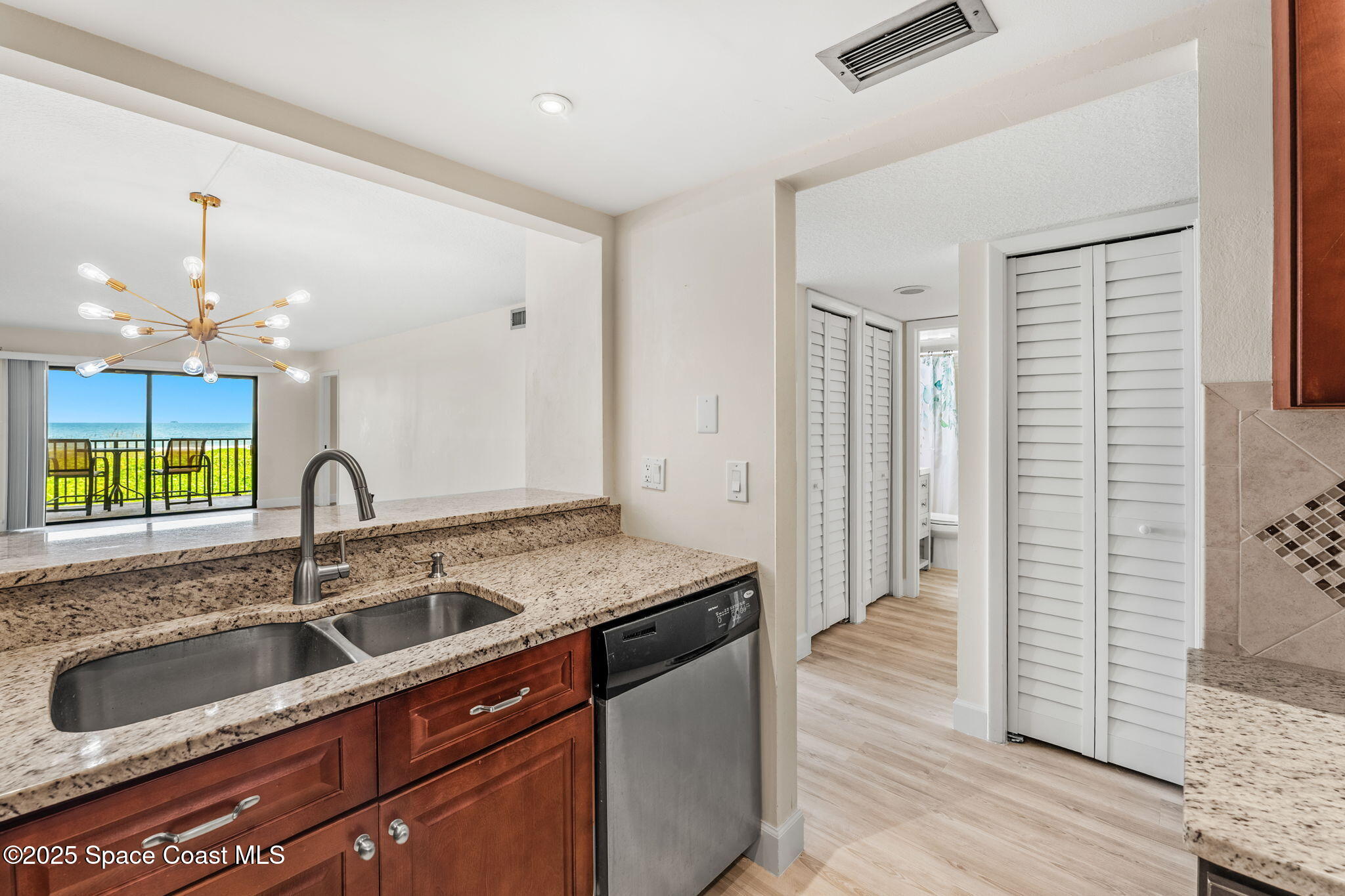 8496 Ridgewood Avenue, 3205