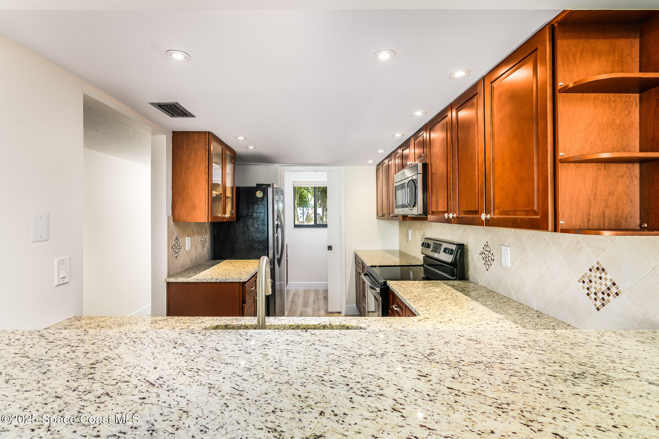 8496 Ridgewood Avenue, 3205