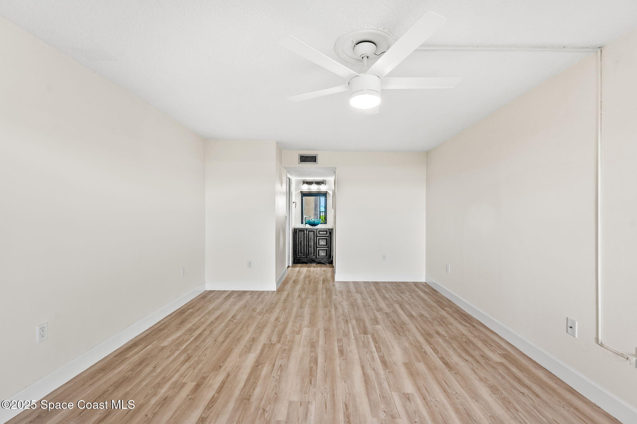8496 Ridgewood Avenue, 3205