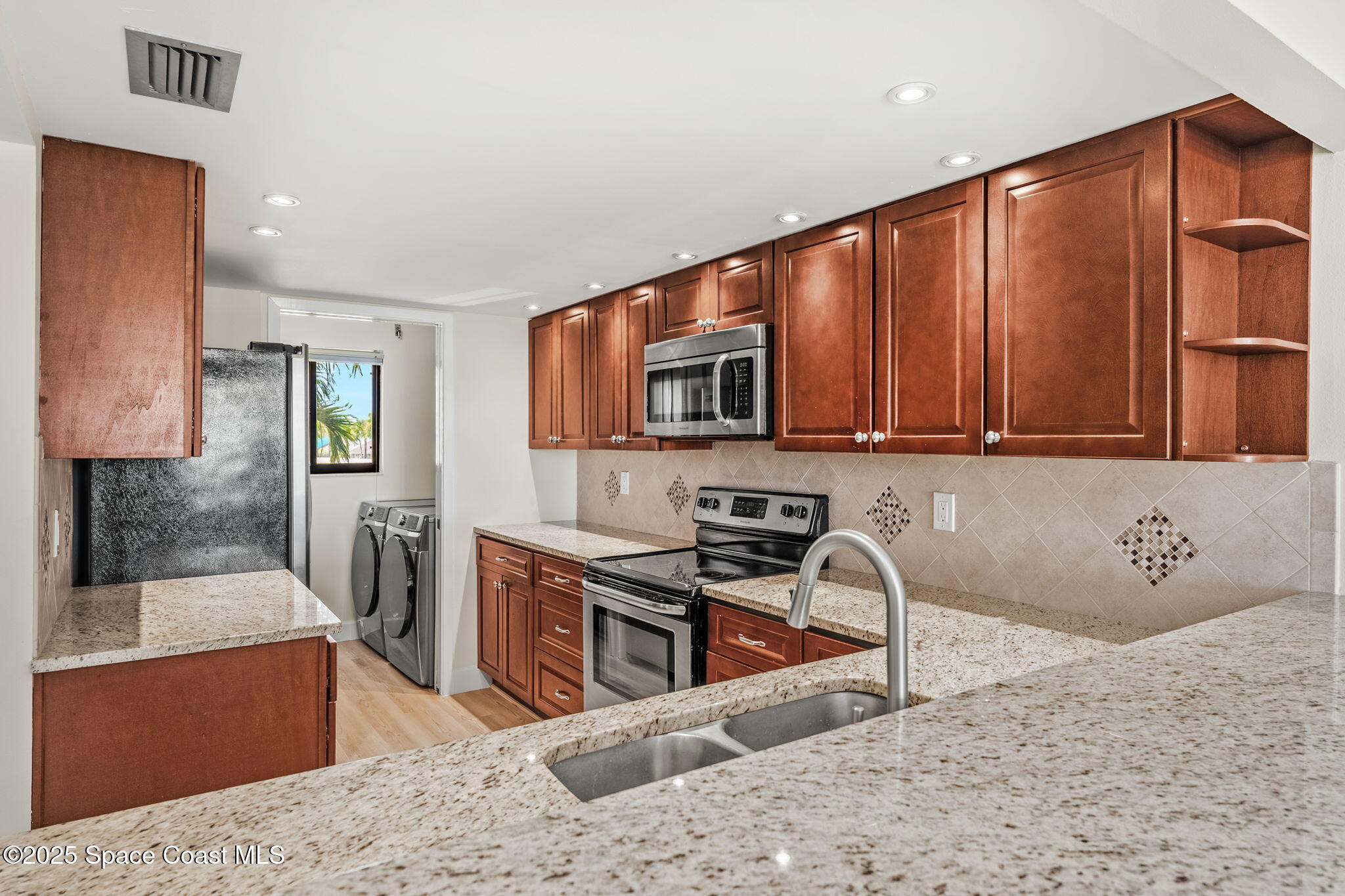 8496 Ridgewood Avenue, 3205