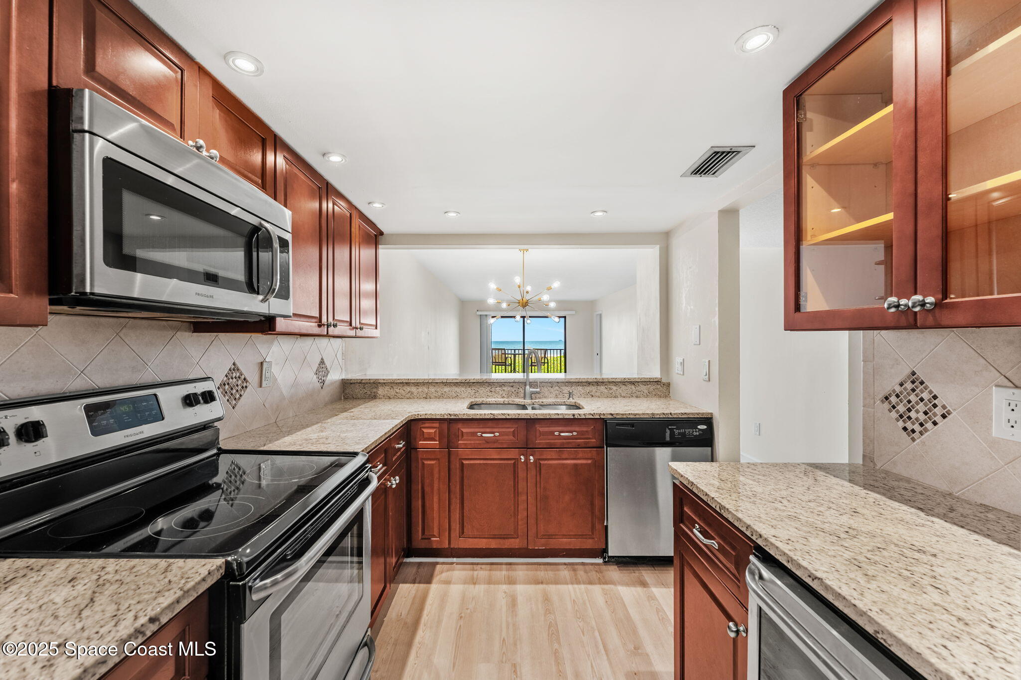 8496 Ridgewood Avenue, 3205
