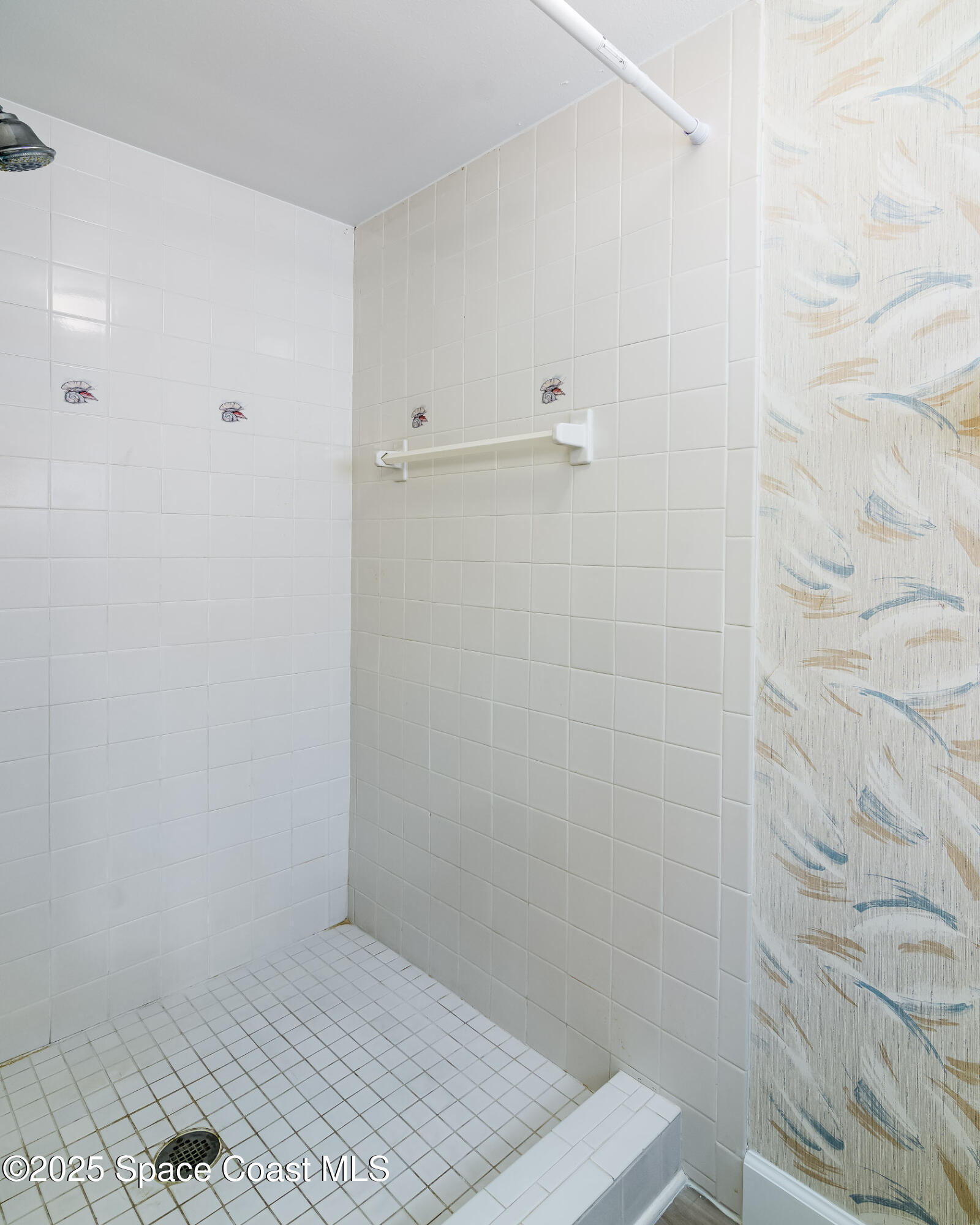 8496 Ridgewood Avenue, 3205
