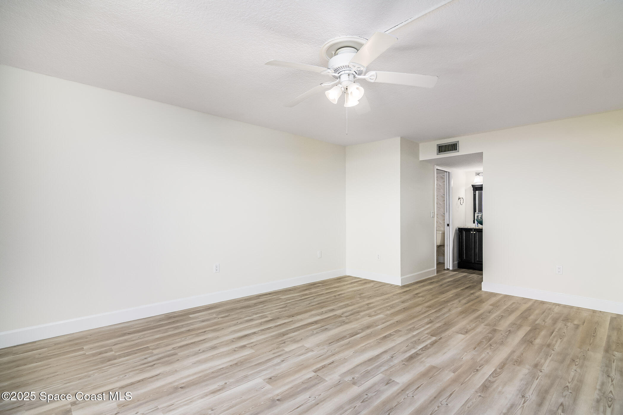 8496 Ridgewood Avenue, 3205