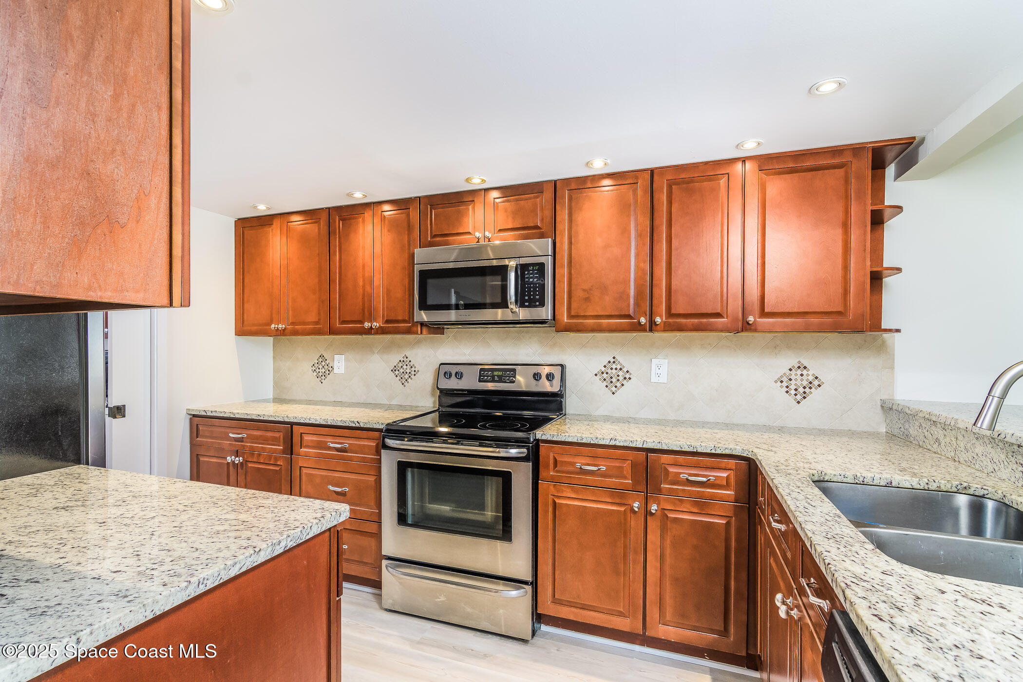 8496 Ridgewood Avenue, 3205