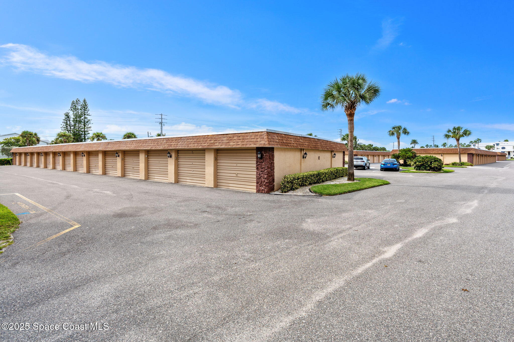 8496 Ridgewood Avenue, 3205