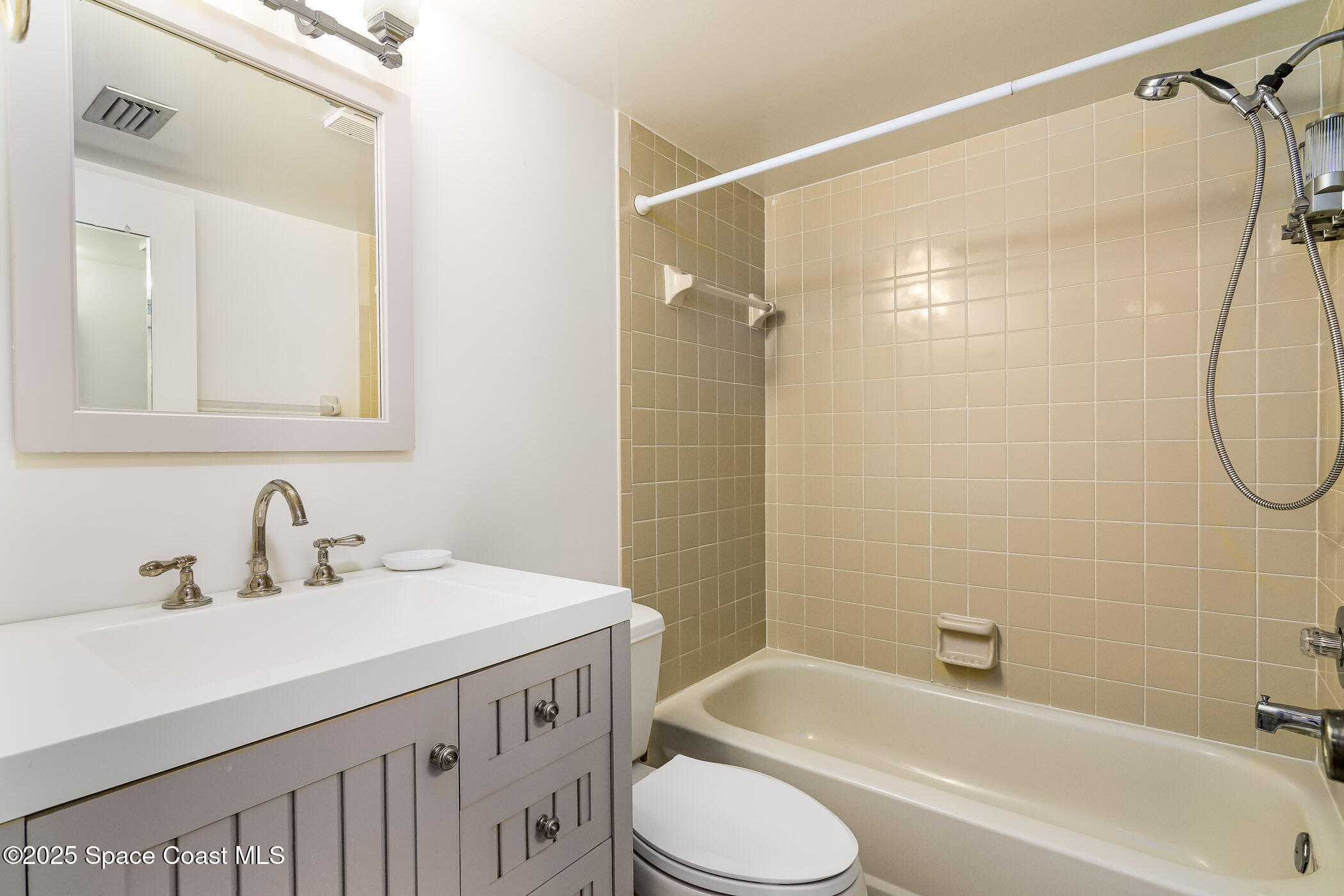 8496 Ridgewood Avenue, 3205