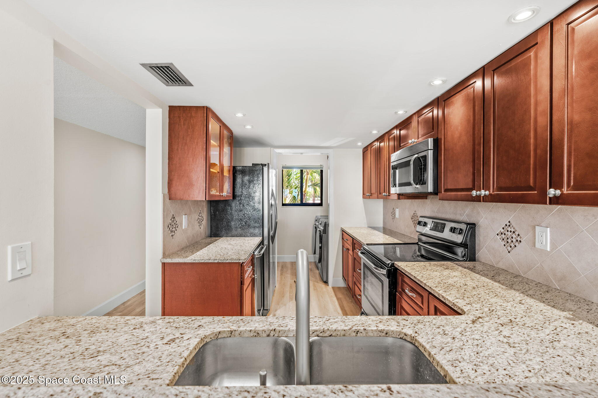 8496 Ridgewood Avenue, 3205