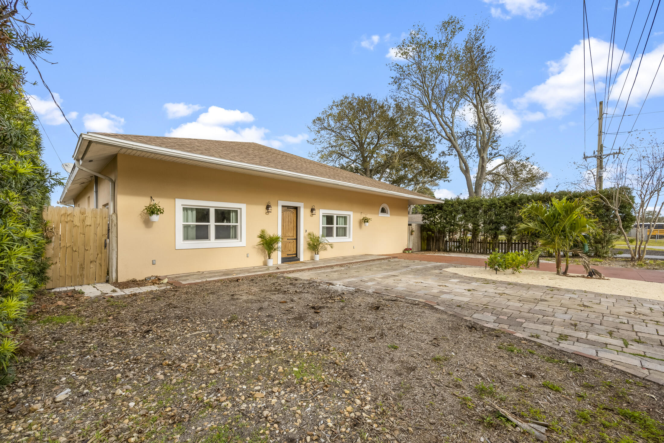1987 Highland Avenue