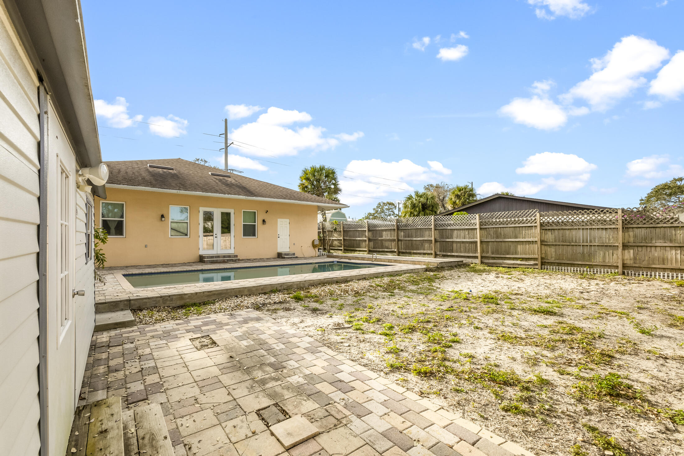 1987 Highland Avenue