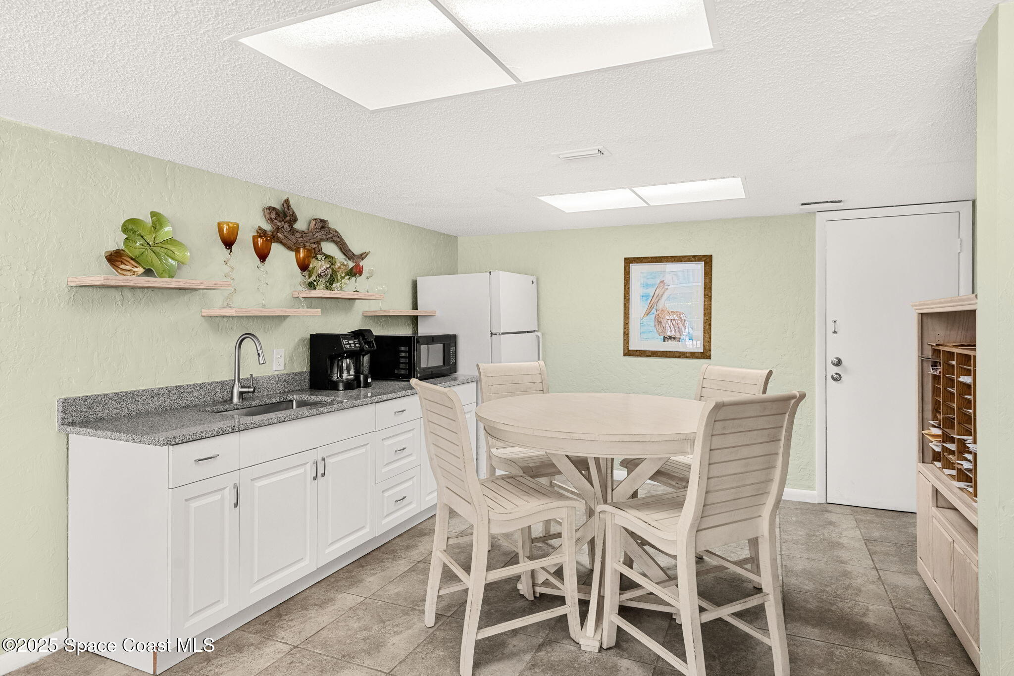 7400 Ridgewood Avenue, 405