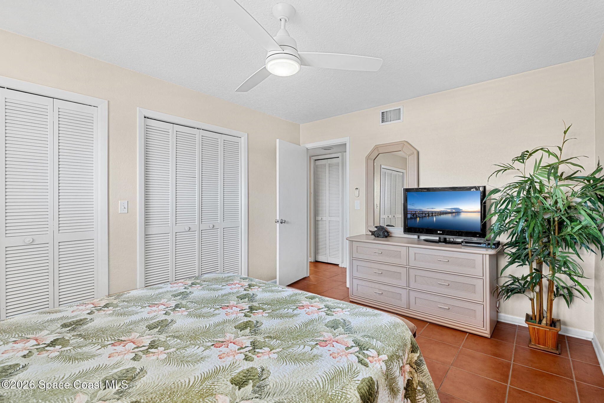 8498 Ridgewood Avenue 2305