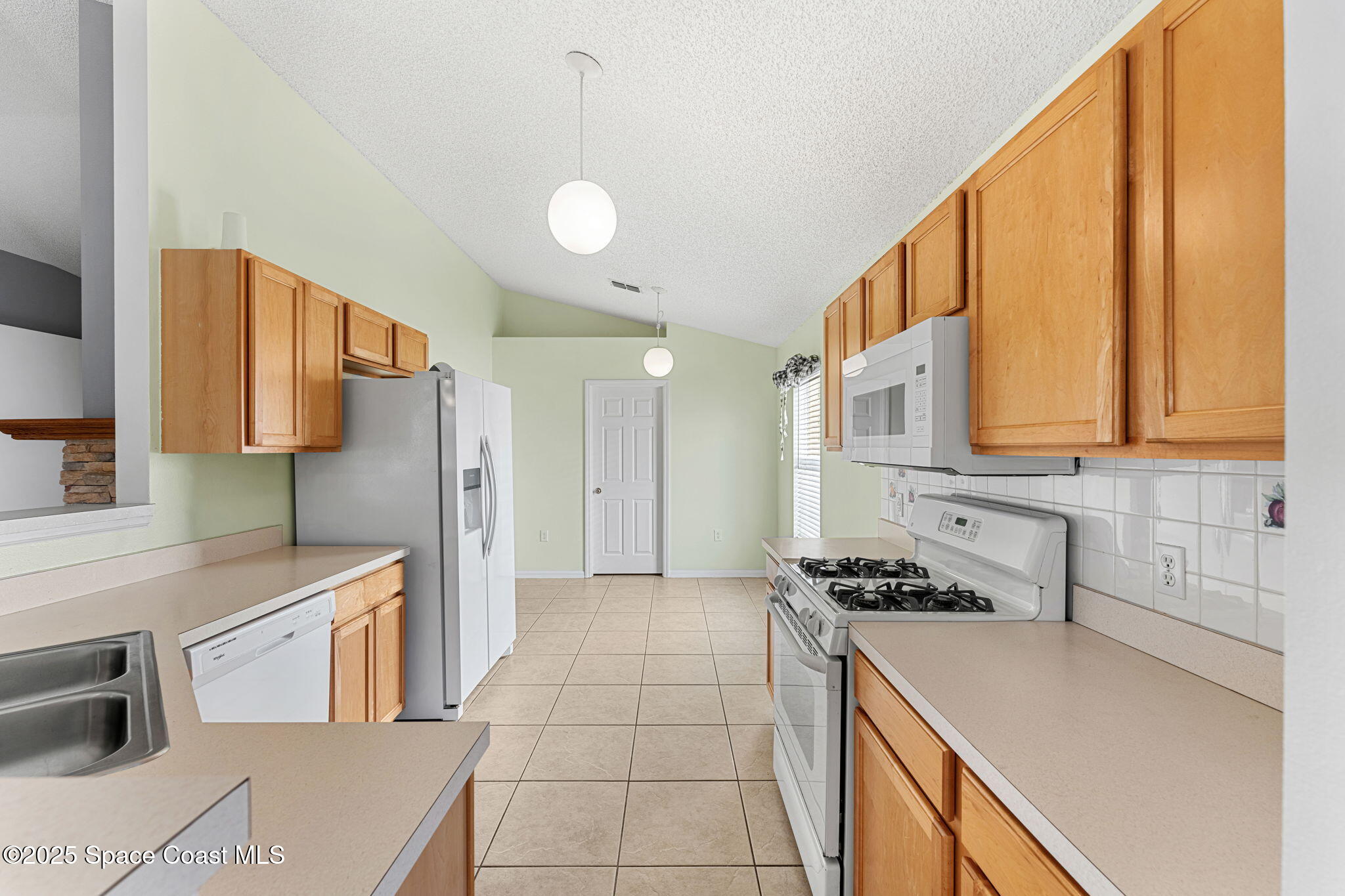 2390 Savannah Boulevard