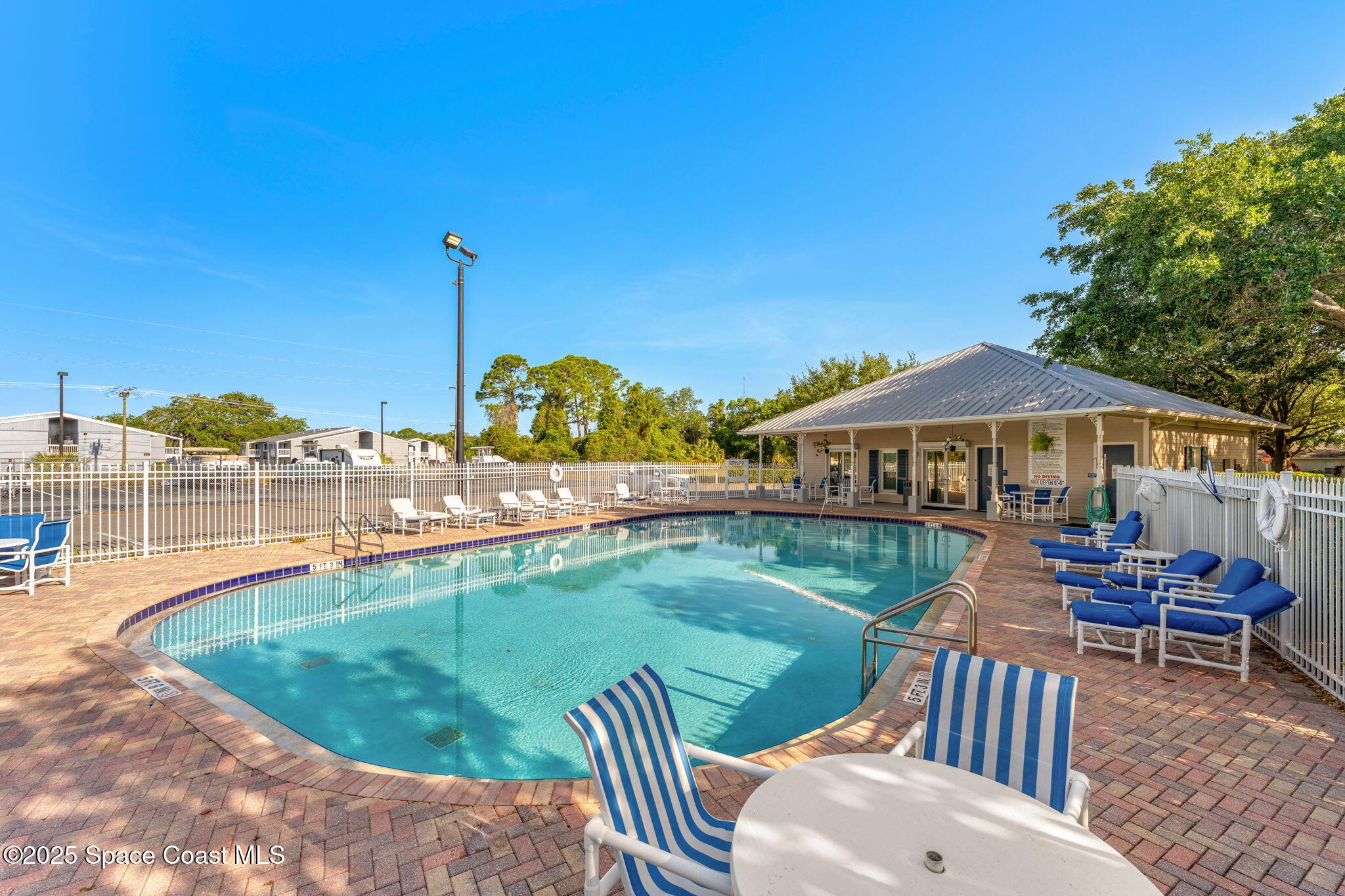 2390 Savannah Boulevard