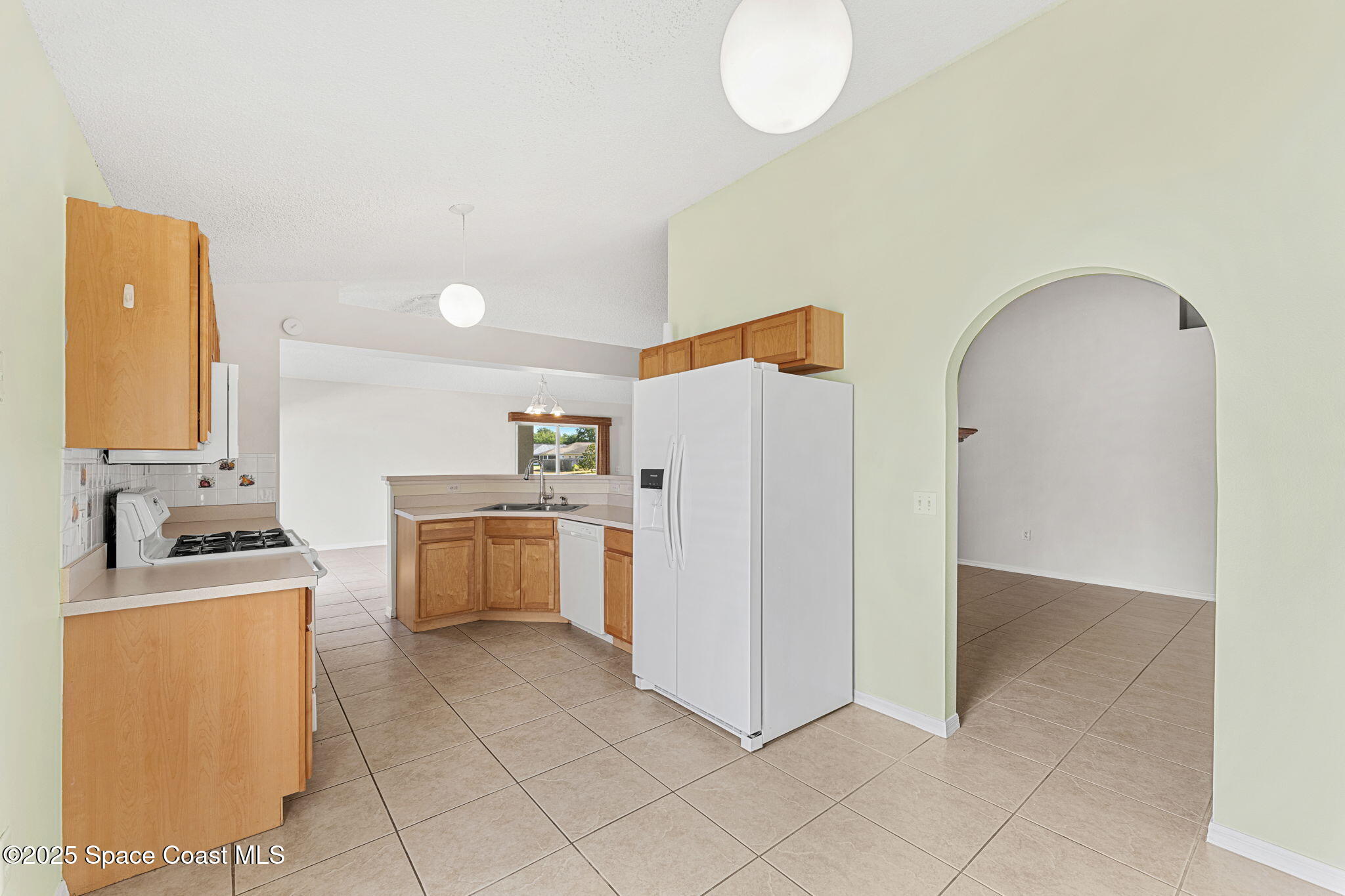 2390 Savannah Boulevard