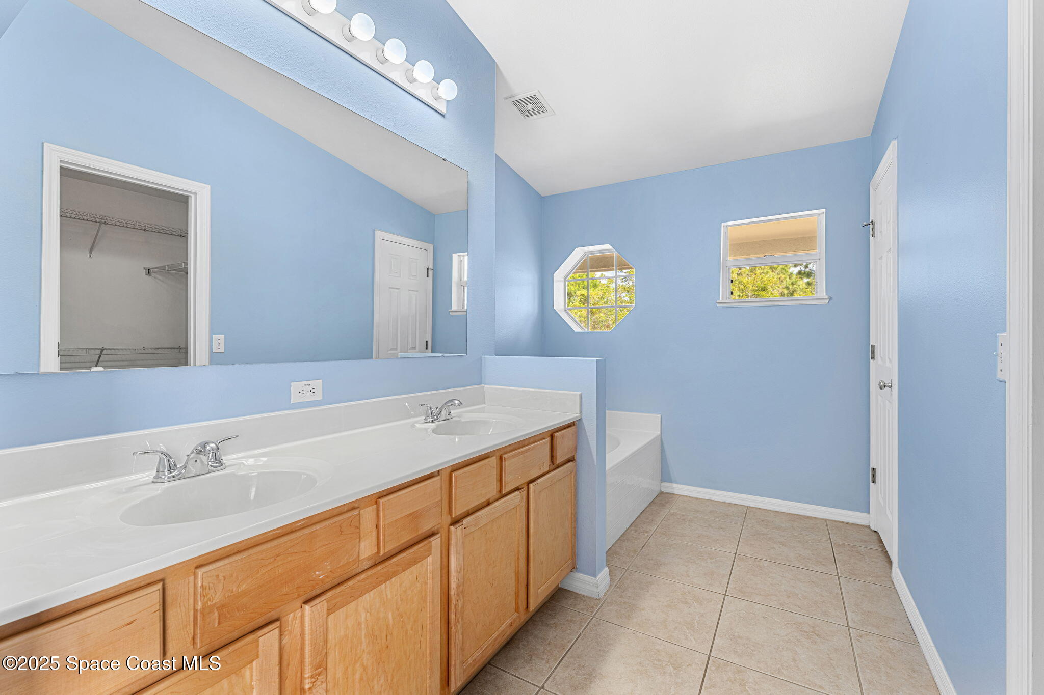 2390 Savannah Boulevard