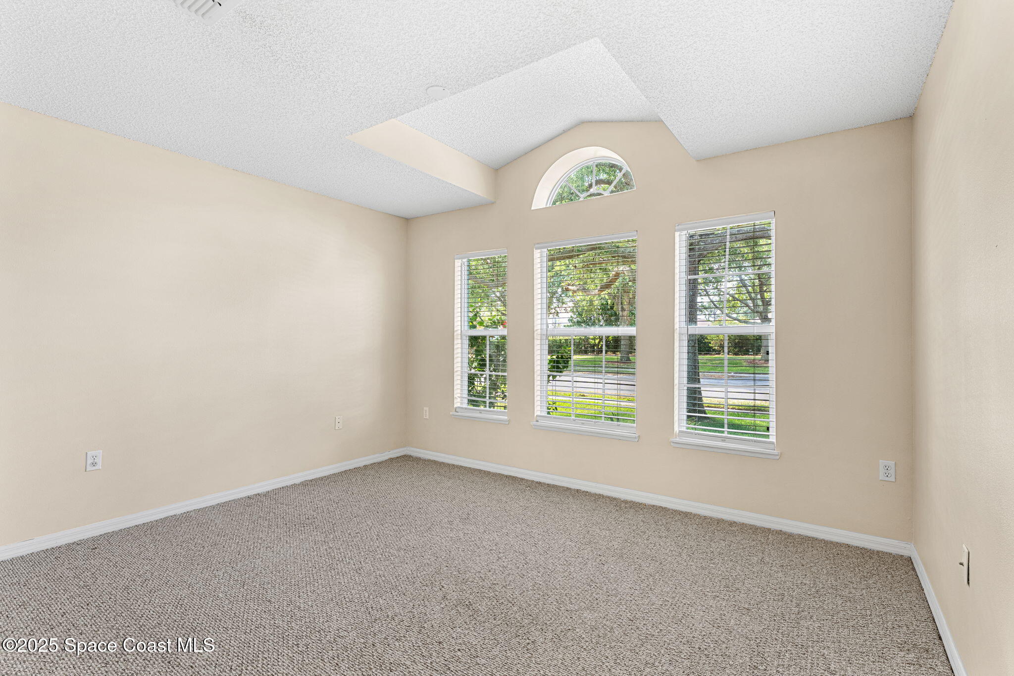 2390 Savannah Boulevard