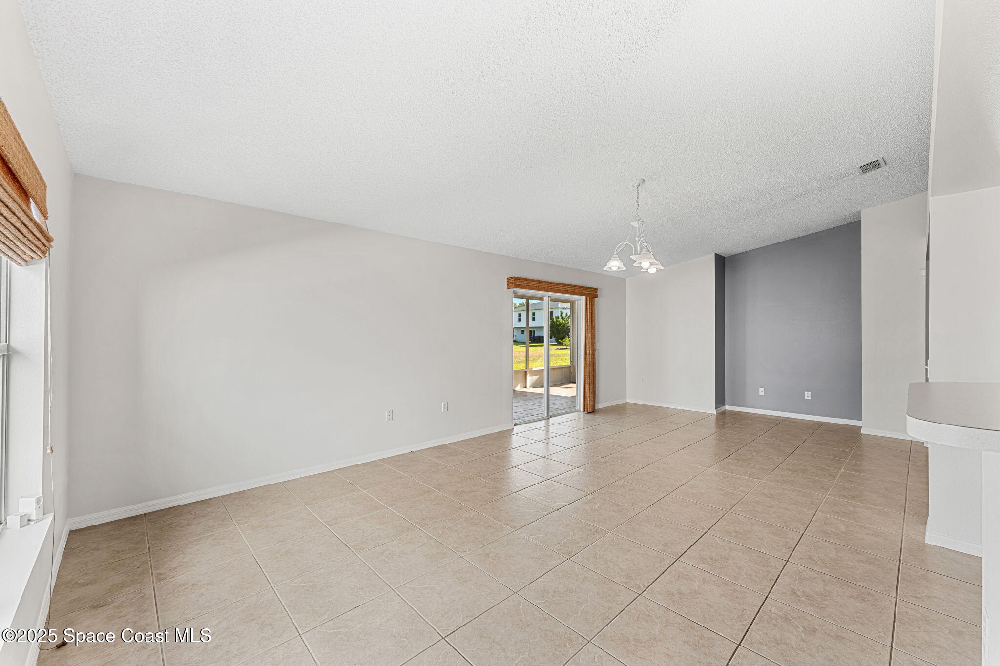 2390 Savannah Boulevard