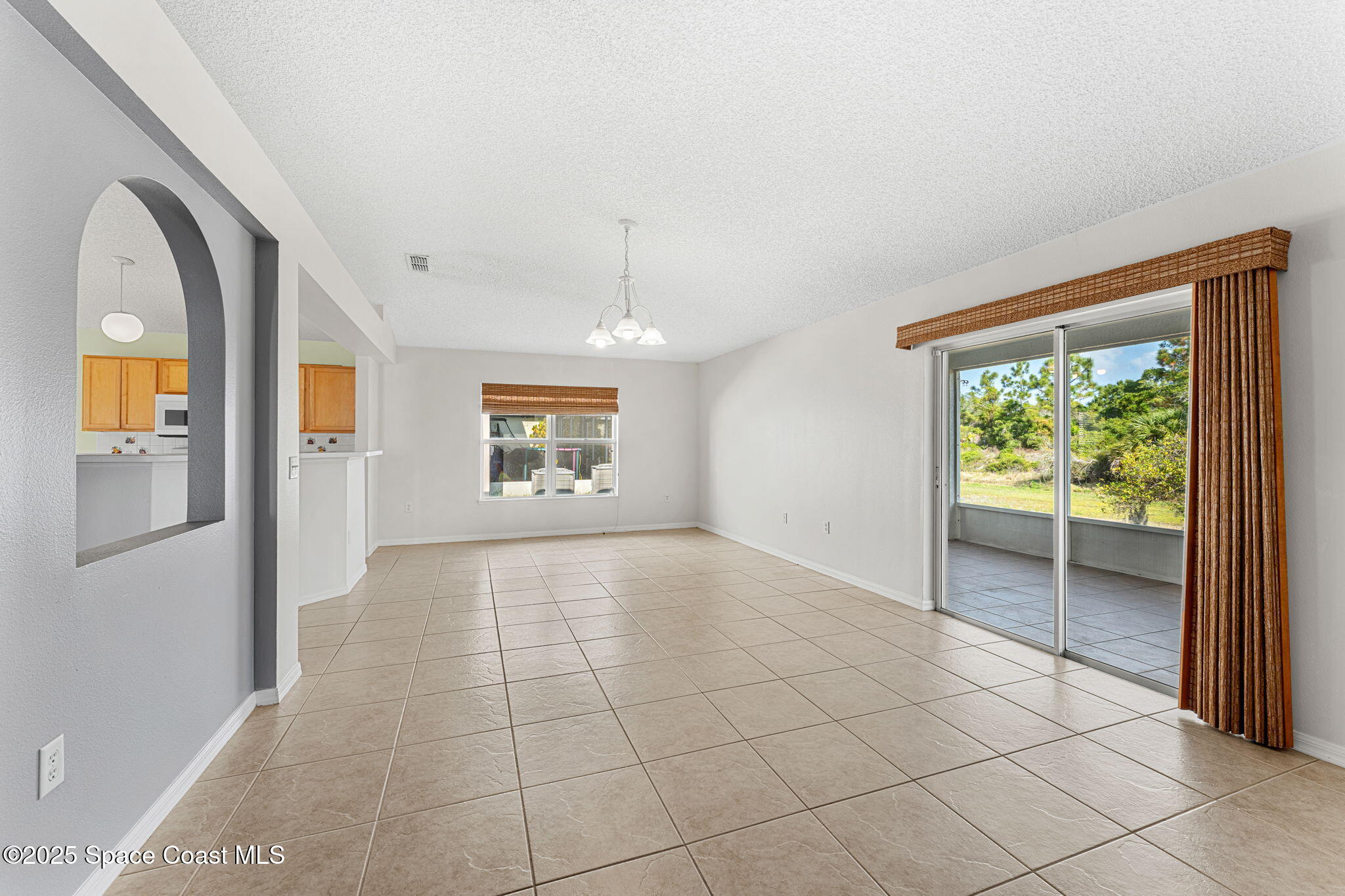 2390 Savannah Boulevard