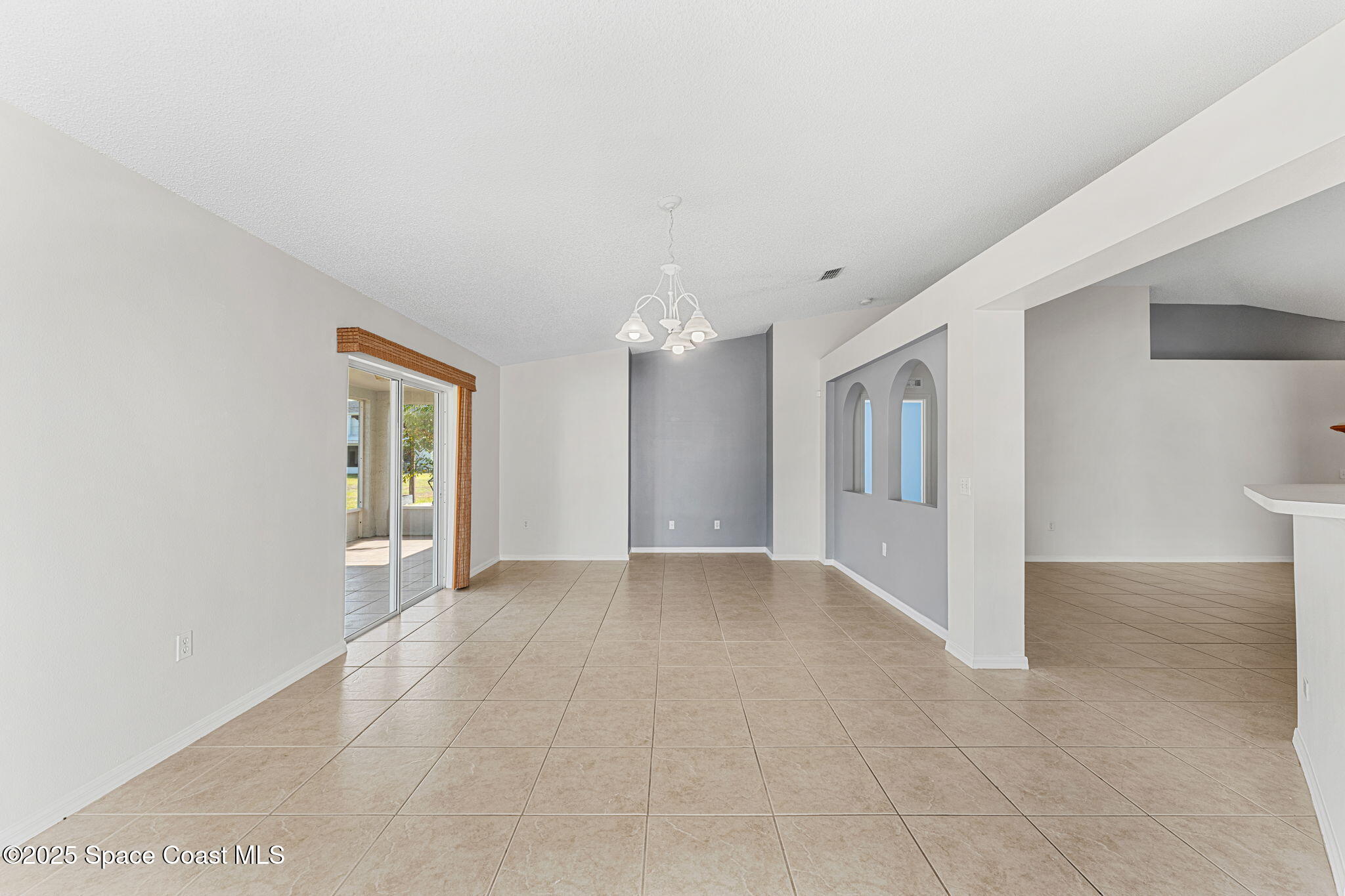 2390 Savannah Boulevard