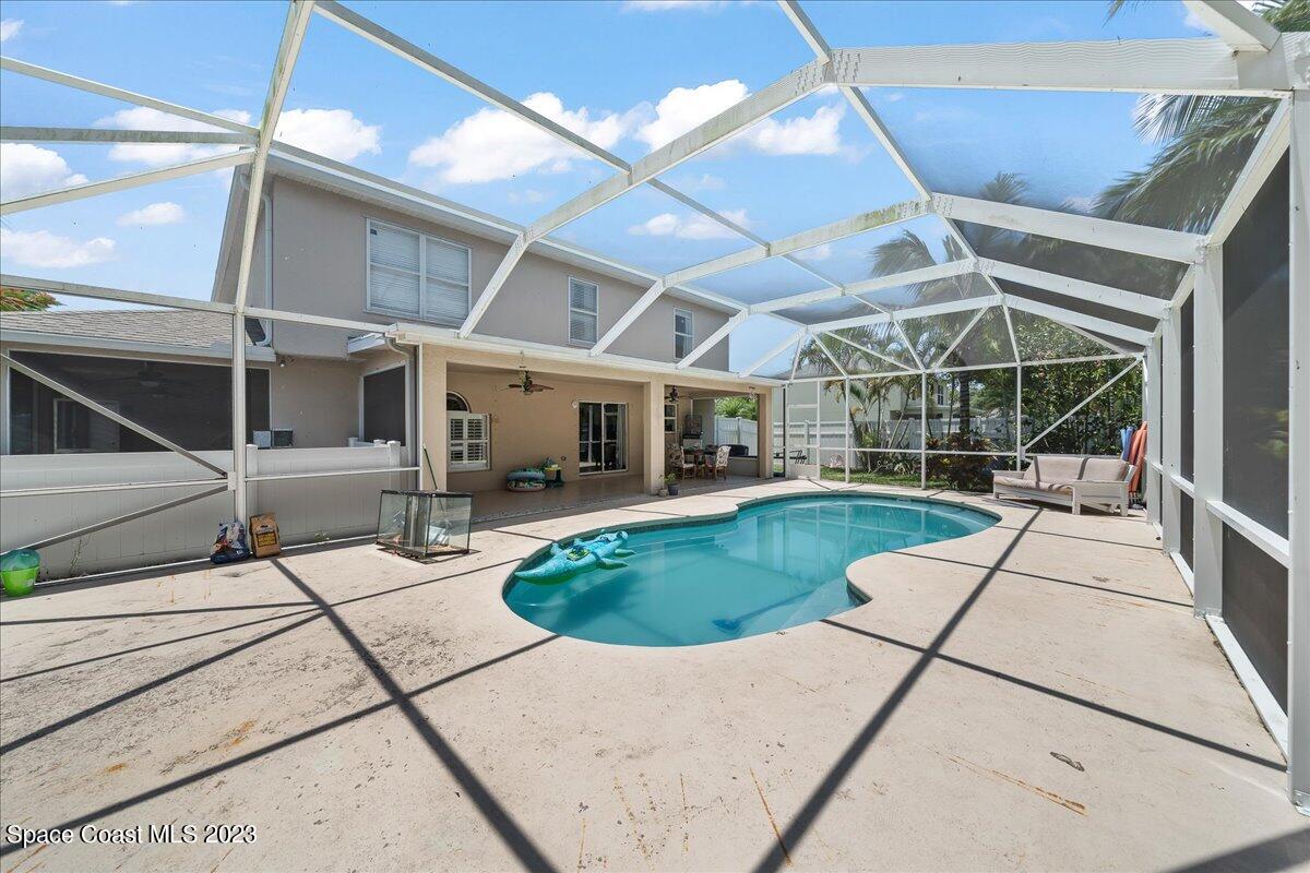 6041 Ridge Lake Circle