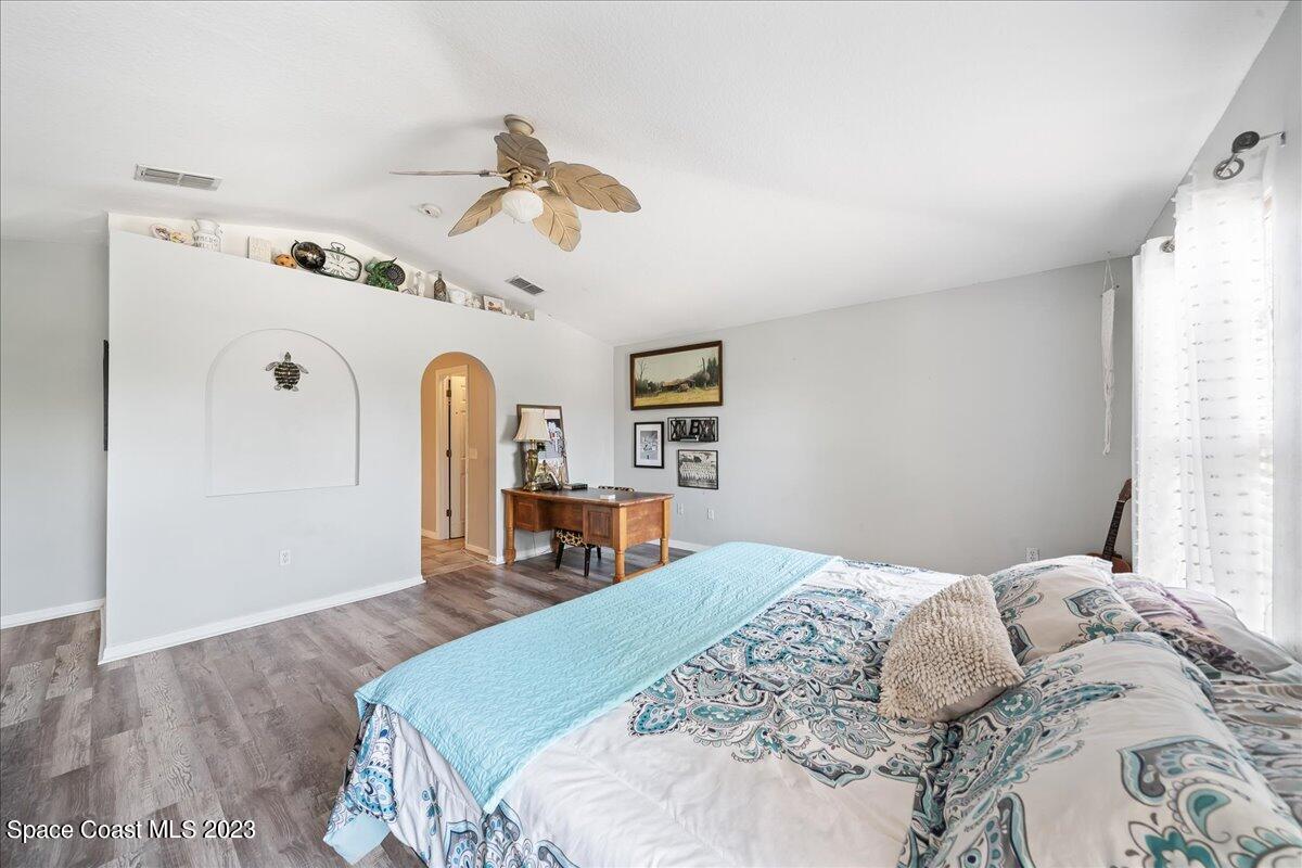 6041 Ridge Lake Circle