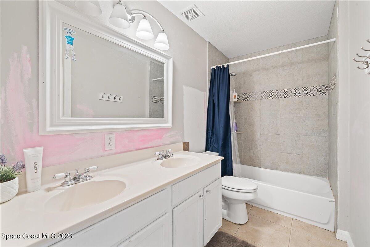 6041 Ridge Lake Circle