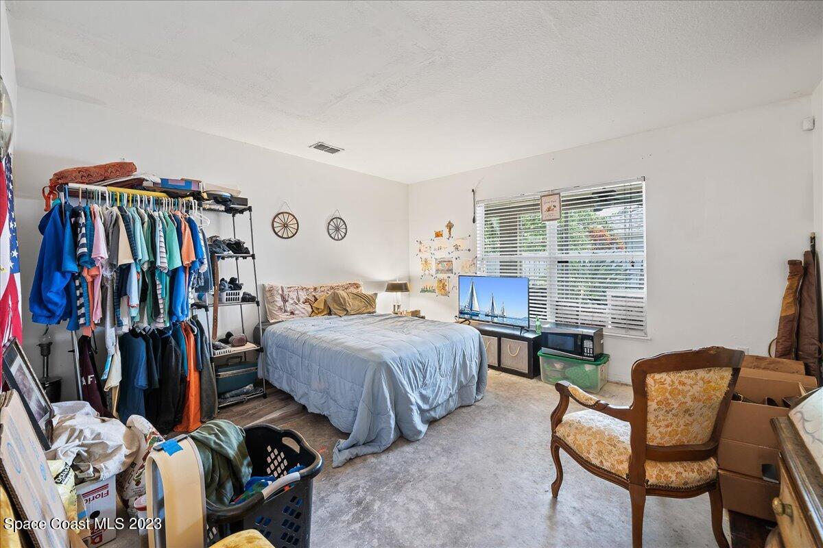 6041 Ridge Lake Circle