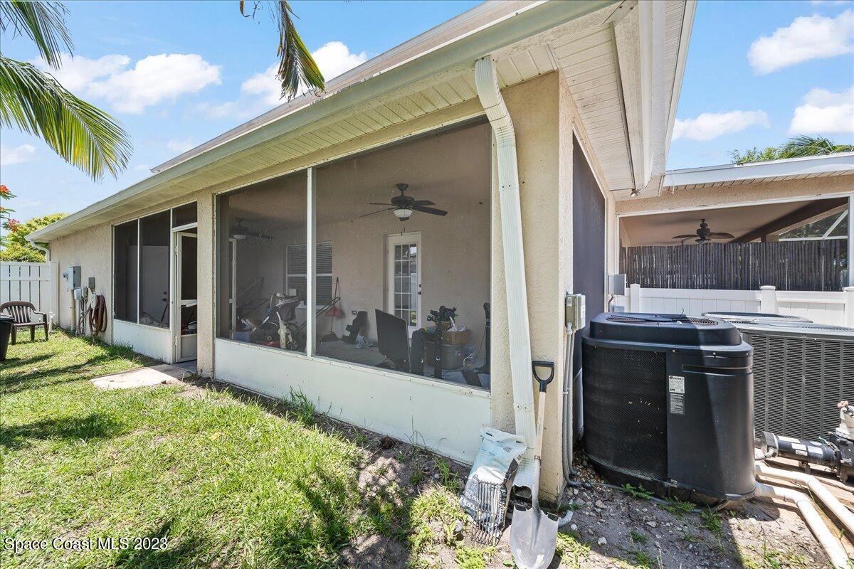 6041 Ridge Lake Circle