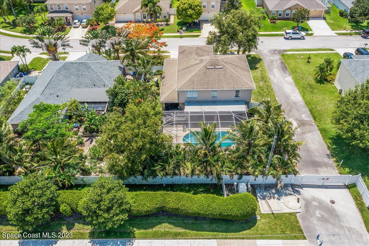 6041 Ridge Lake Circle