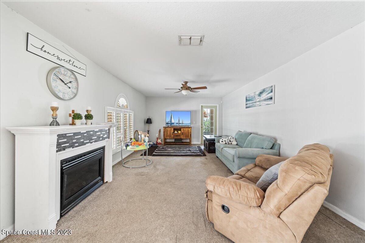 6041 Ridge Lake Circle