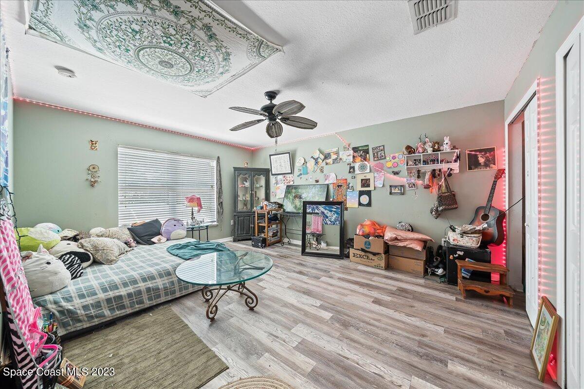 6041 Ridge Lake Circle