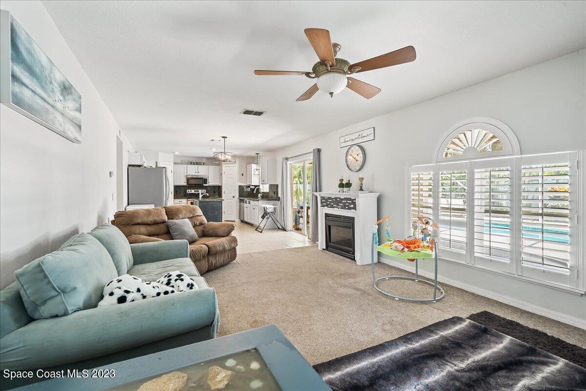 6041 Ridge Lake Circle