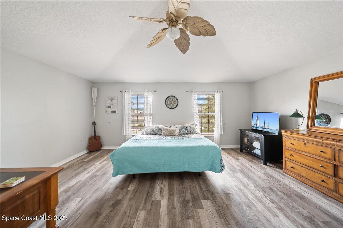 6041 Ridge Lake Circle