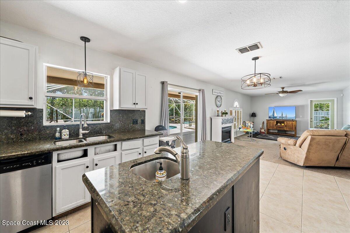 6041 Ridge Lake Circle